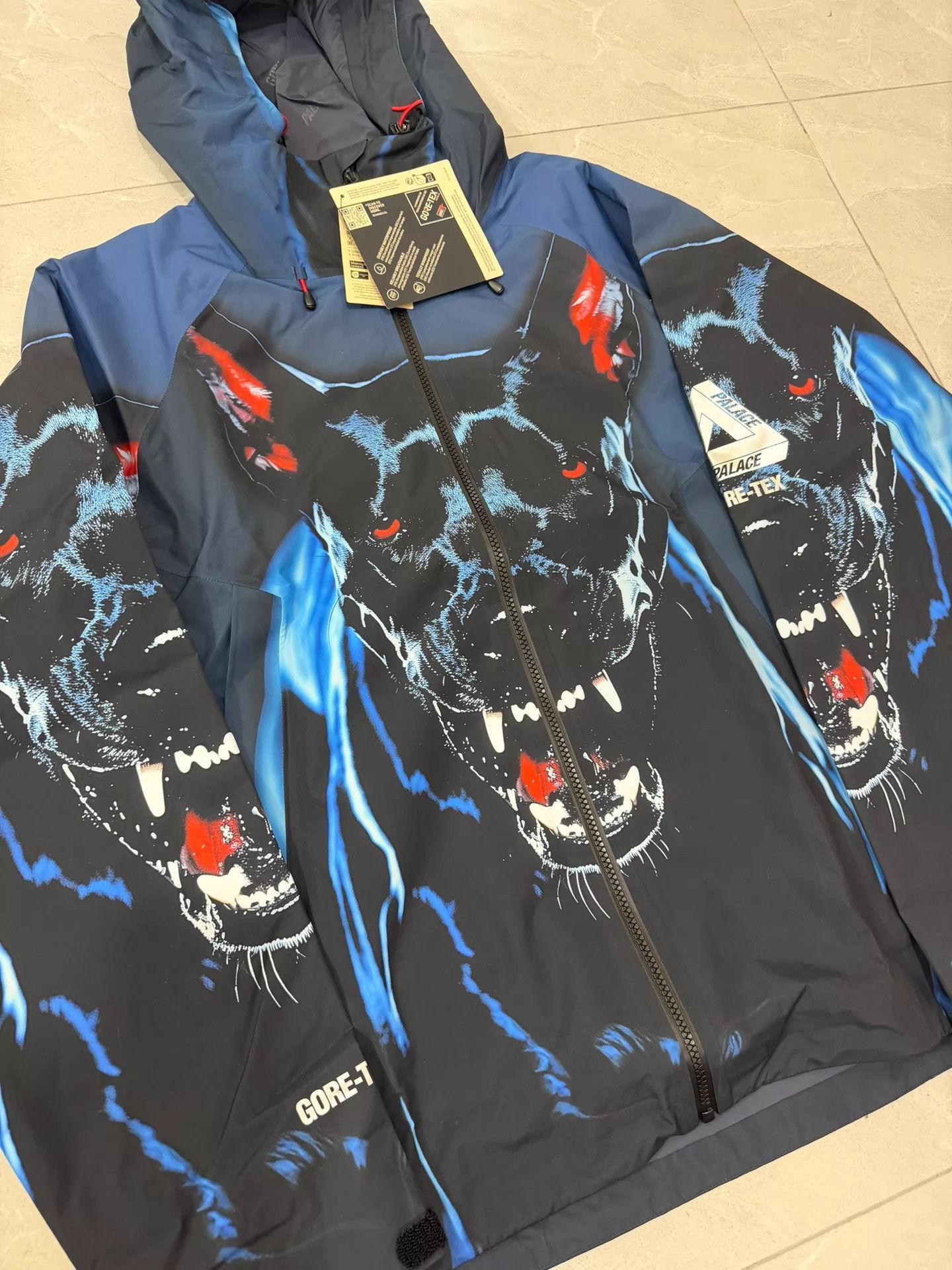 Palace Hooded GORE-TEX Jacket with Wolf Print Size US M / EU 48-50 / 2 - 2 Thumbnail