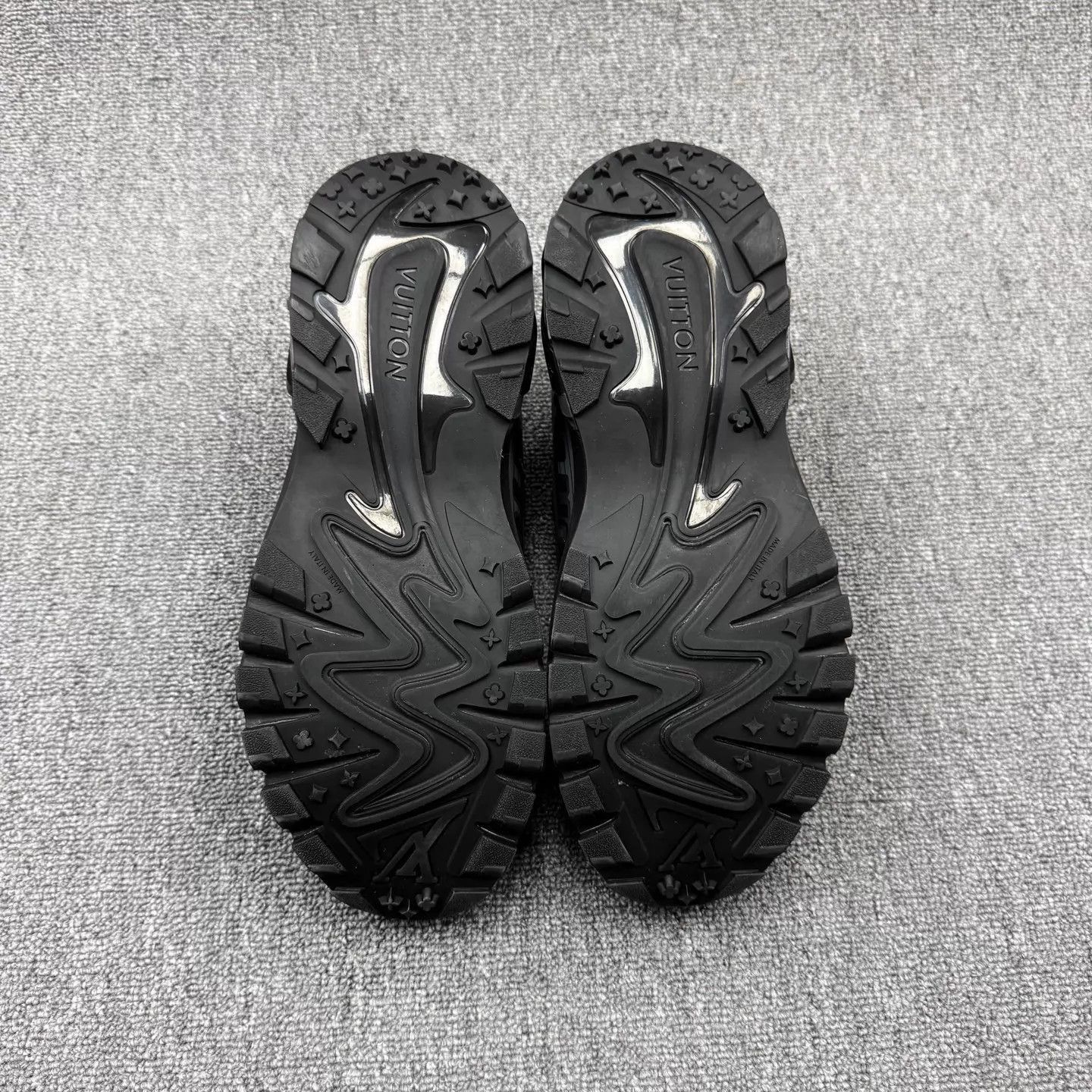 Louis Vuitton Black Structured Athletic Sneakers with Bold Detailing Size US 10.5 / EU 43-44 - 5 Thumbnail