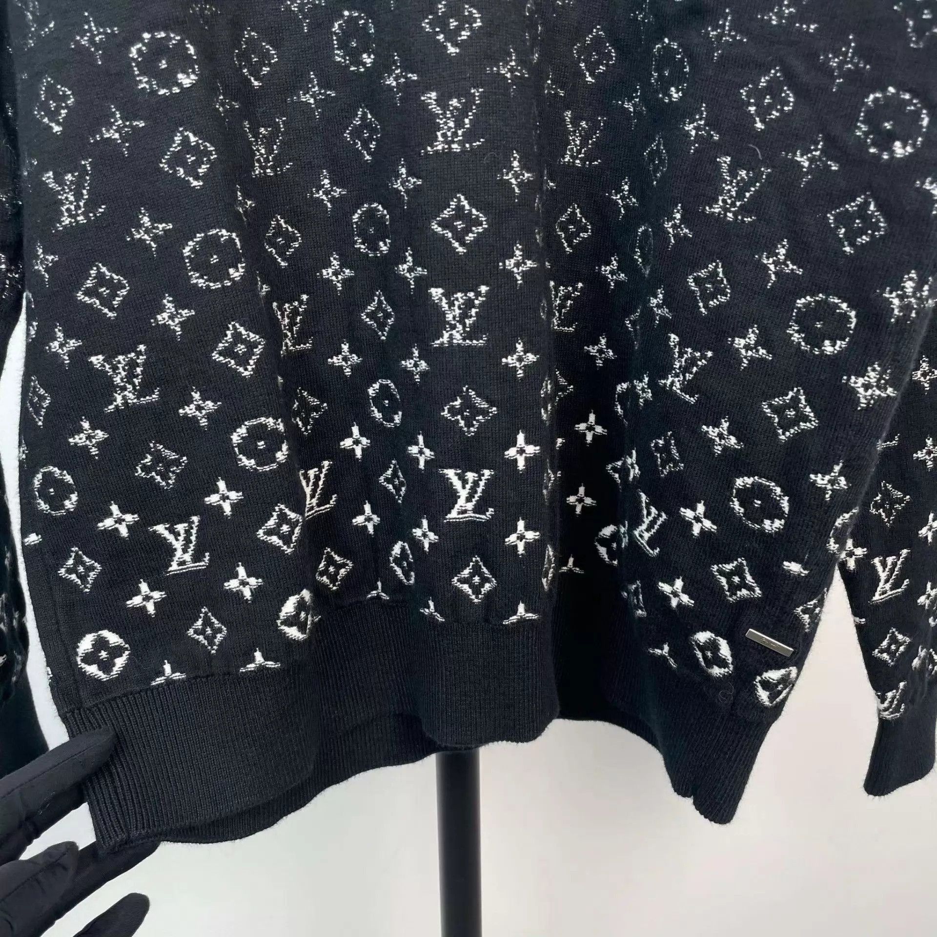 Louis Vuitton Black Gradient Pattern Long Sleeve Sweater Size US M / EU 48-50 / 2 - 3 Thumbnail