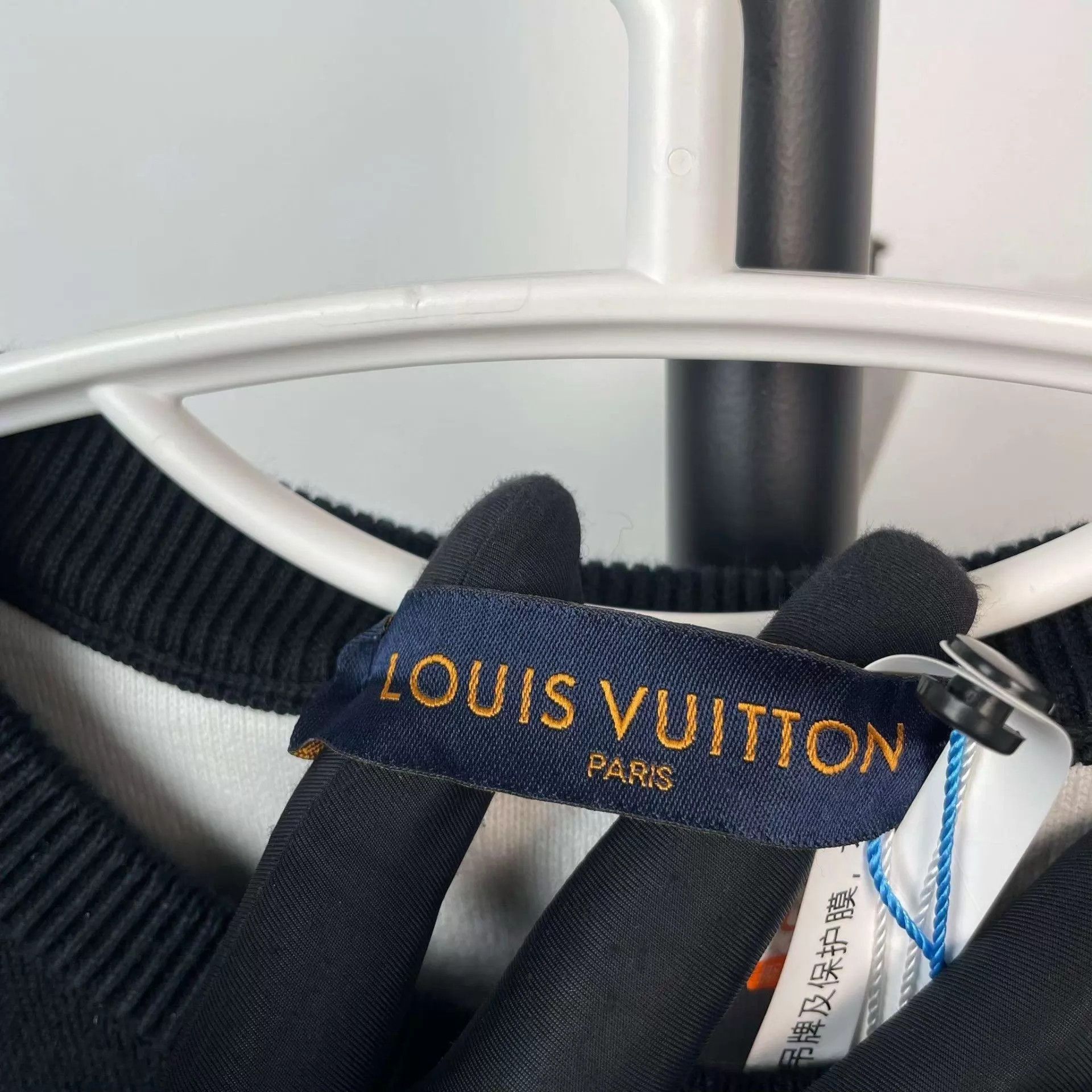 Louis Vuitton Black Gradient Pattern Long Sleeve Sweater Size US M / EU 48-50 / 2 - 4 Thumbnail