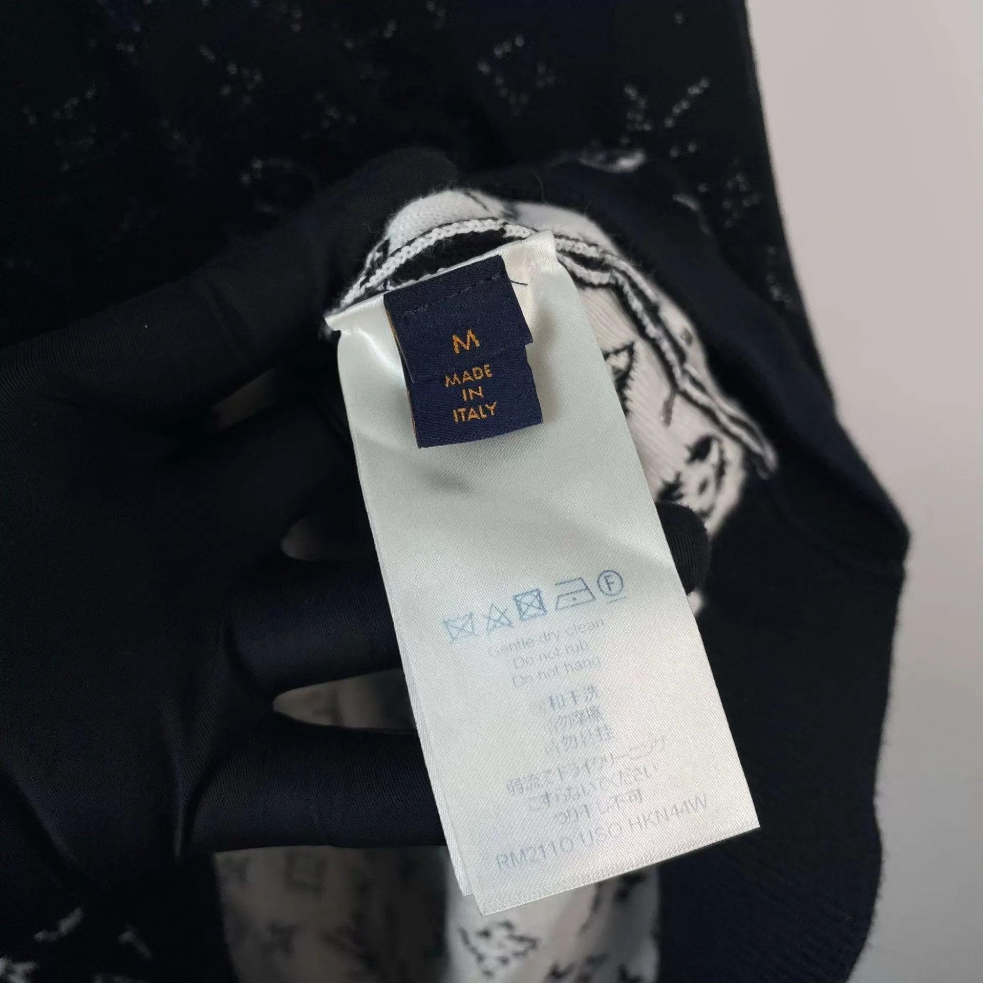 Louis Vuitton Black Gradient Pattern Long Sleeve Sweater Size US M / EU 48-50 / 2 - 5 Thumbnail