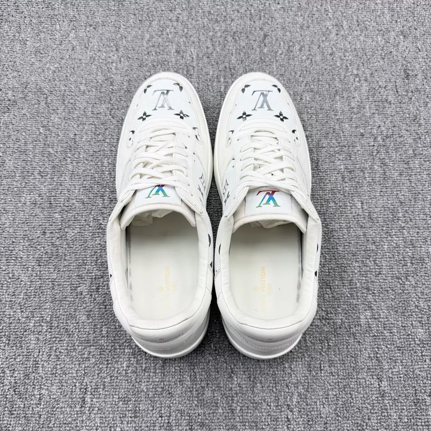 Louis Vuitton White Low-Top Sneakers with Pattern Size US 11 / EU 44 - 3 Thumbnail