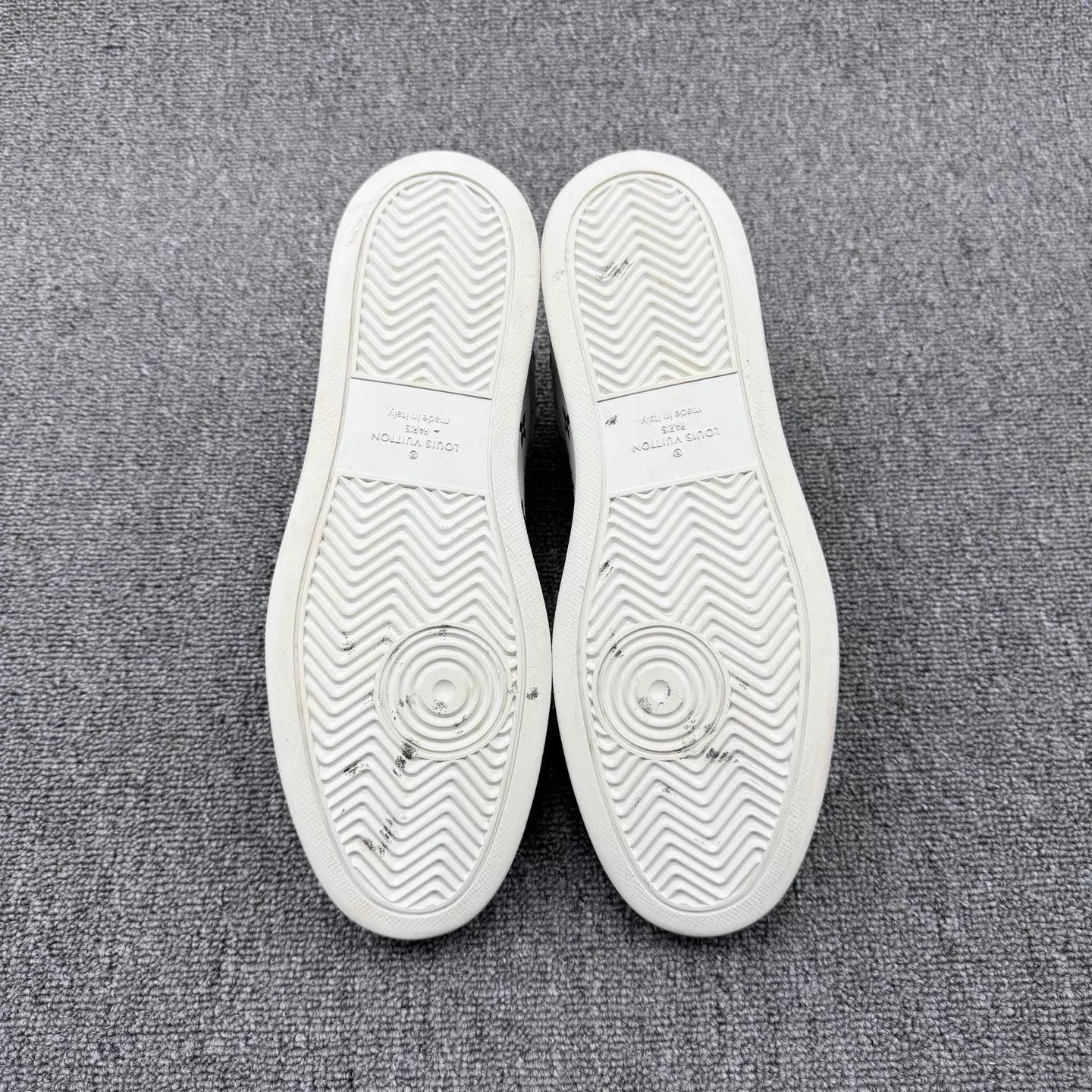Louis Vuitton White Low-Top Sneakers with Pattern Size US 11 / EU 44 - 5 Thumbnail