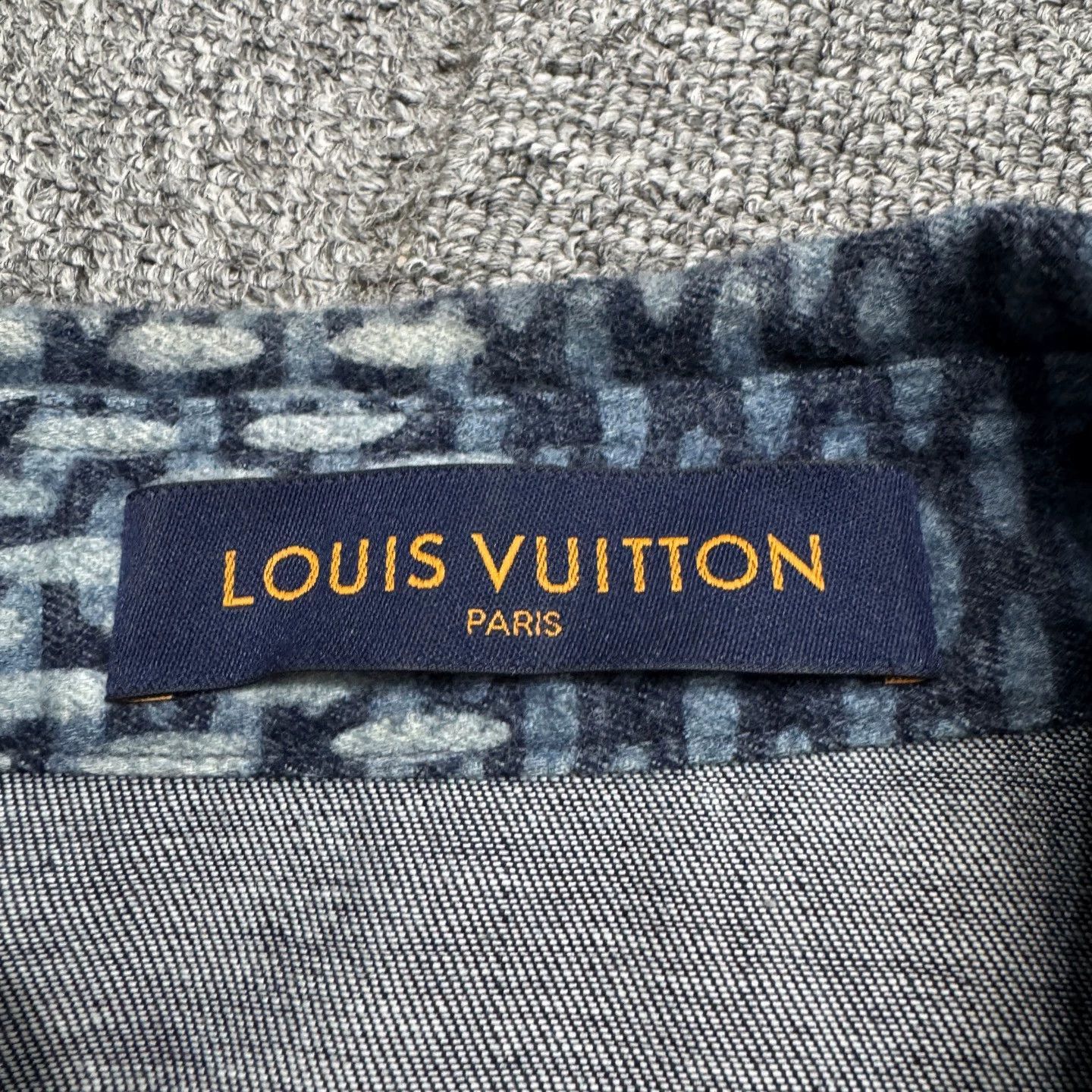 Louis Vuitton Blue Patterned Long Sleeve Button-Up Shirt (L) Size US L / EU 52-54 / 3 - 2 Thumbnail