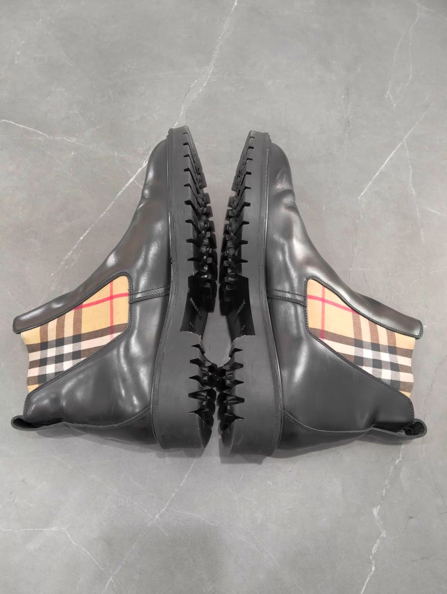 Burberry Black Leather Chelsea Boots with Check Detail Size US 8 / EU 41 - 2 Thumbnail