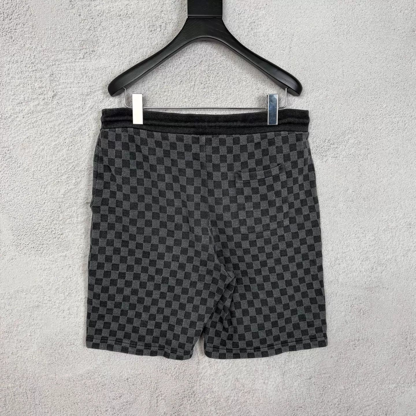 Louis Vuitton Gray Checkered Casual Shorts Size 34 Size US 34 / EU 50 - 2 Thumbnail