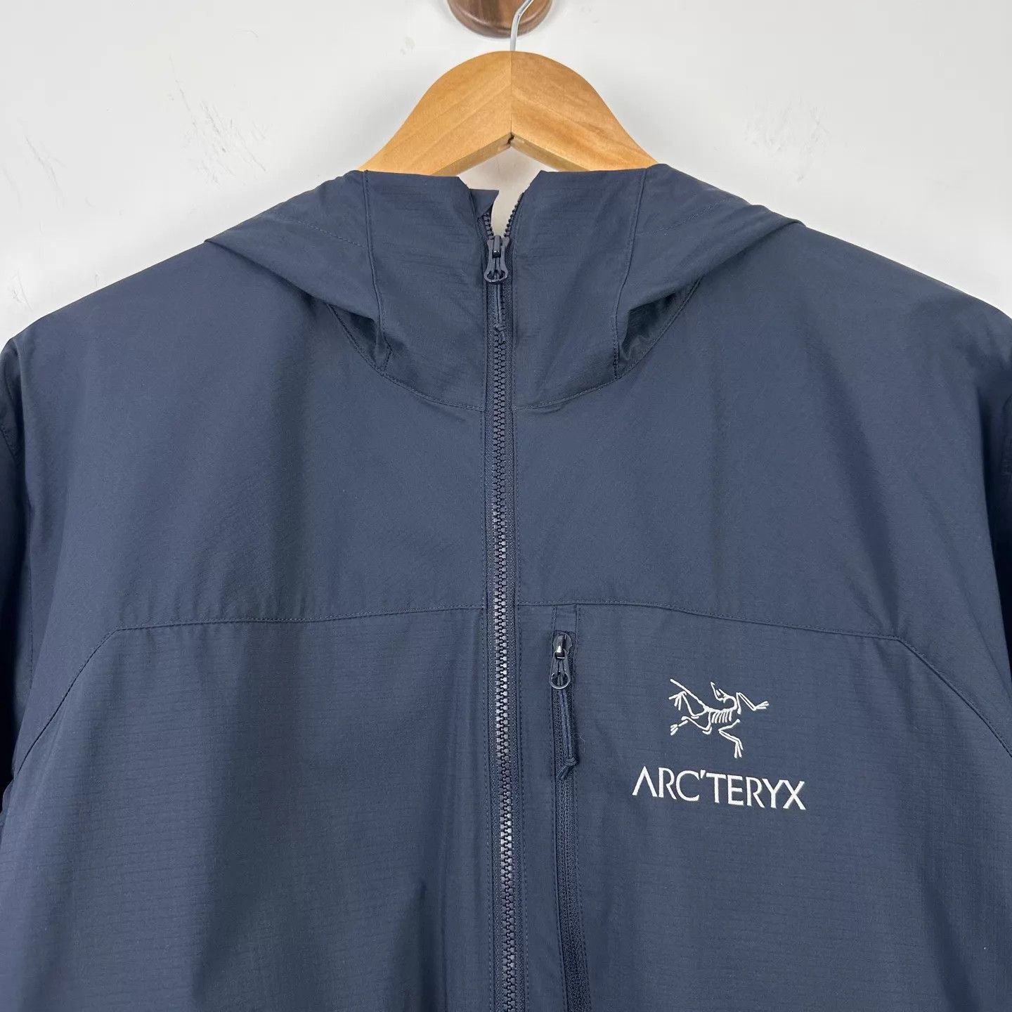 Arc'teryx Blue Hooded Light Jacket Size L Size US L / EU 52-54 / 3 - 4 Thumbnail