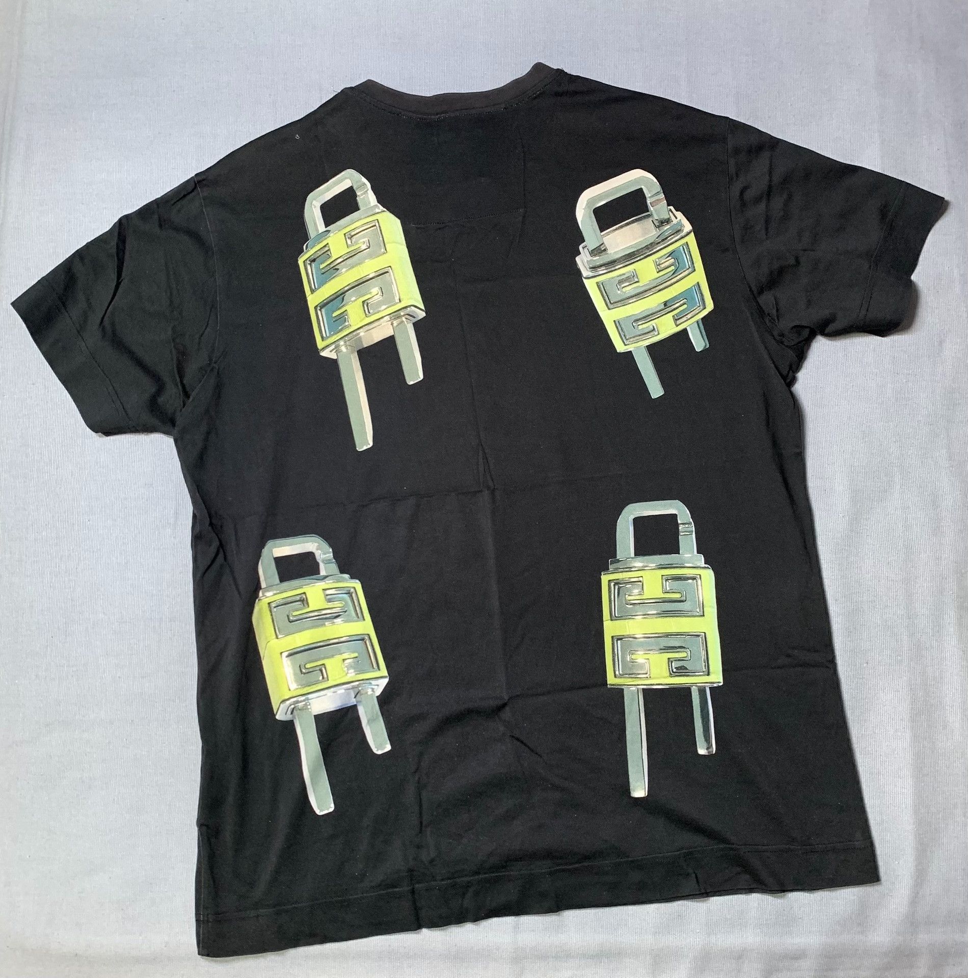 Givenchy Givenchy Lock Head Short Sleeve Size US XS / EU 42 / 0 - 2 Thumbnail