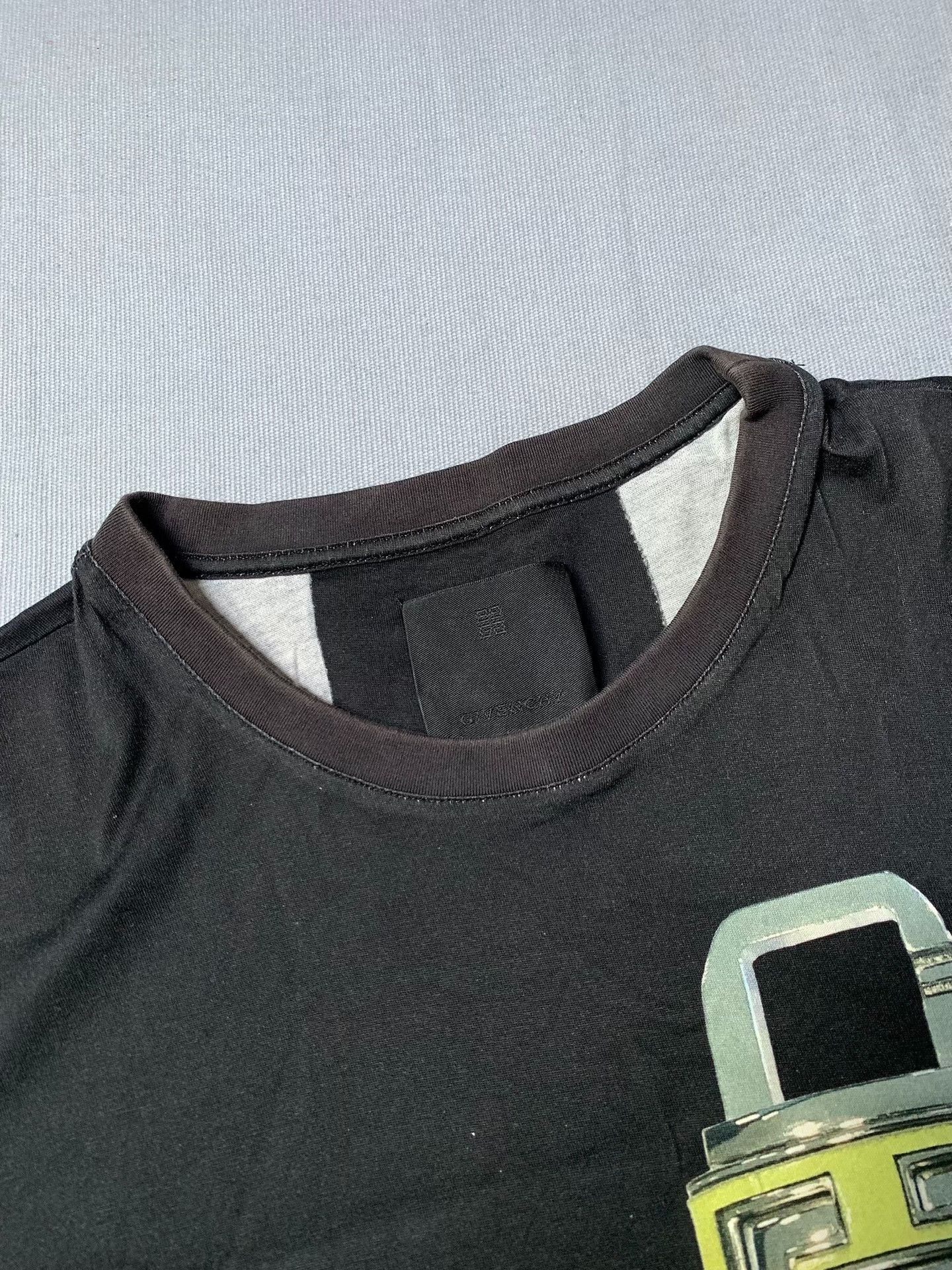Givenchy Givenchy Lock Head Short Sleeve Size US XS / EU 42 / 0 - 3 Thumbnail