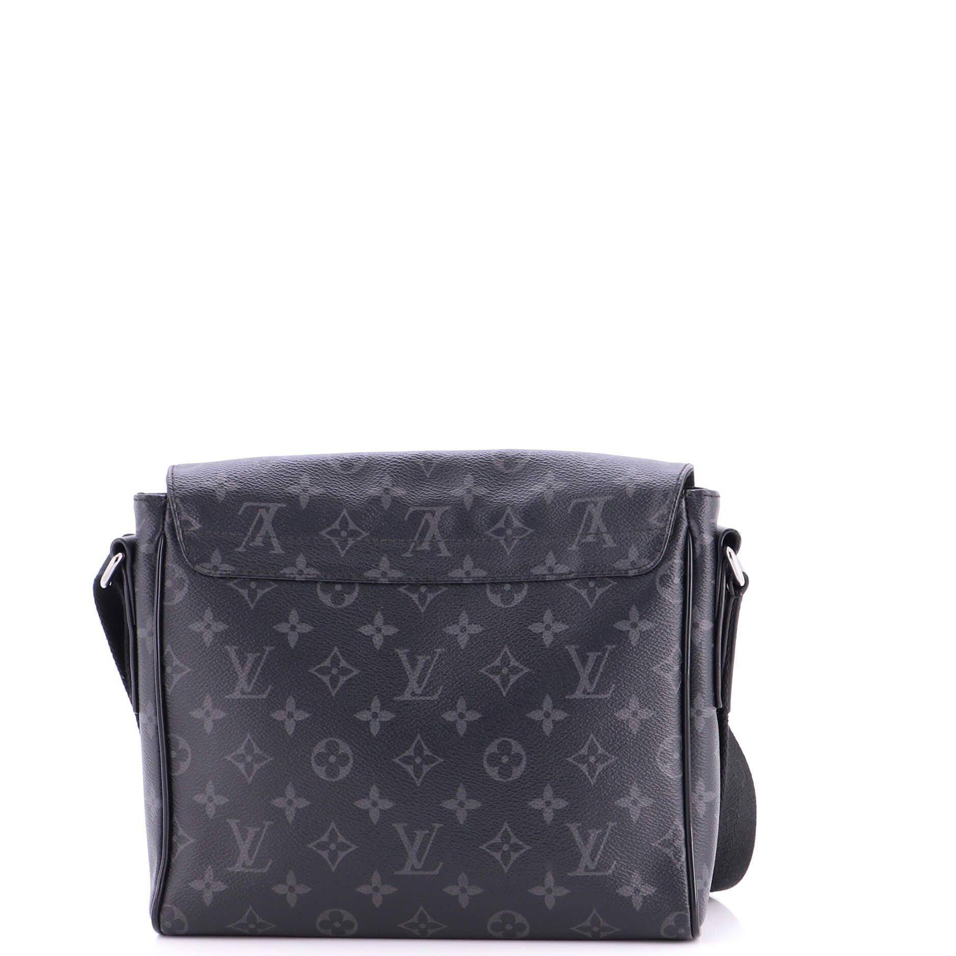 Louis Vuitton District Messenger Bag Size ONE SIZE - 3 Thumbnail