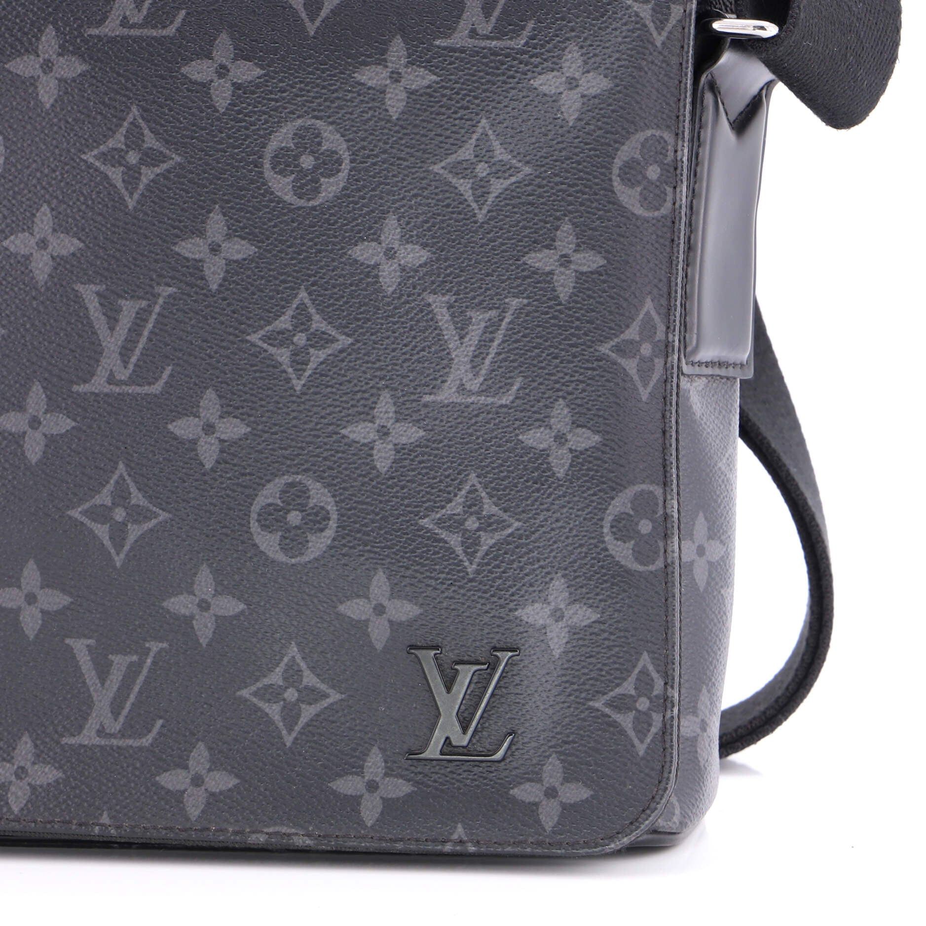 Louis Vuitton District Messenger Bag Size ONE SIZE - 7 Thumbnail