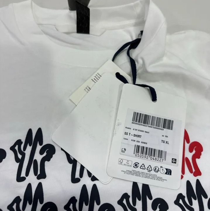 Moncler Moncler Logo Embossed Round Neck Short-Sleeve T-Shirt Size US XL / EU 56 / 4 - 4 Thumbnail