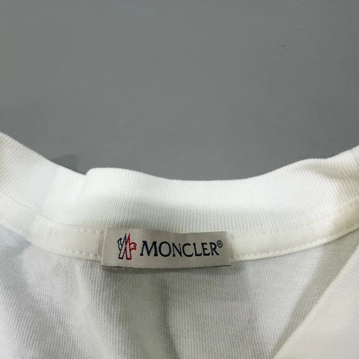Moncler Moncler Solid Logo Short-Sleeve T-Shirt Size US M / EU 48-50 / 2 - 6 Thumbnail
