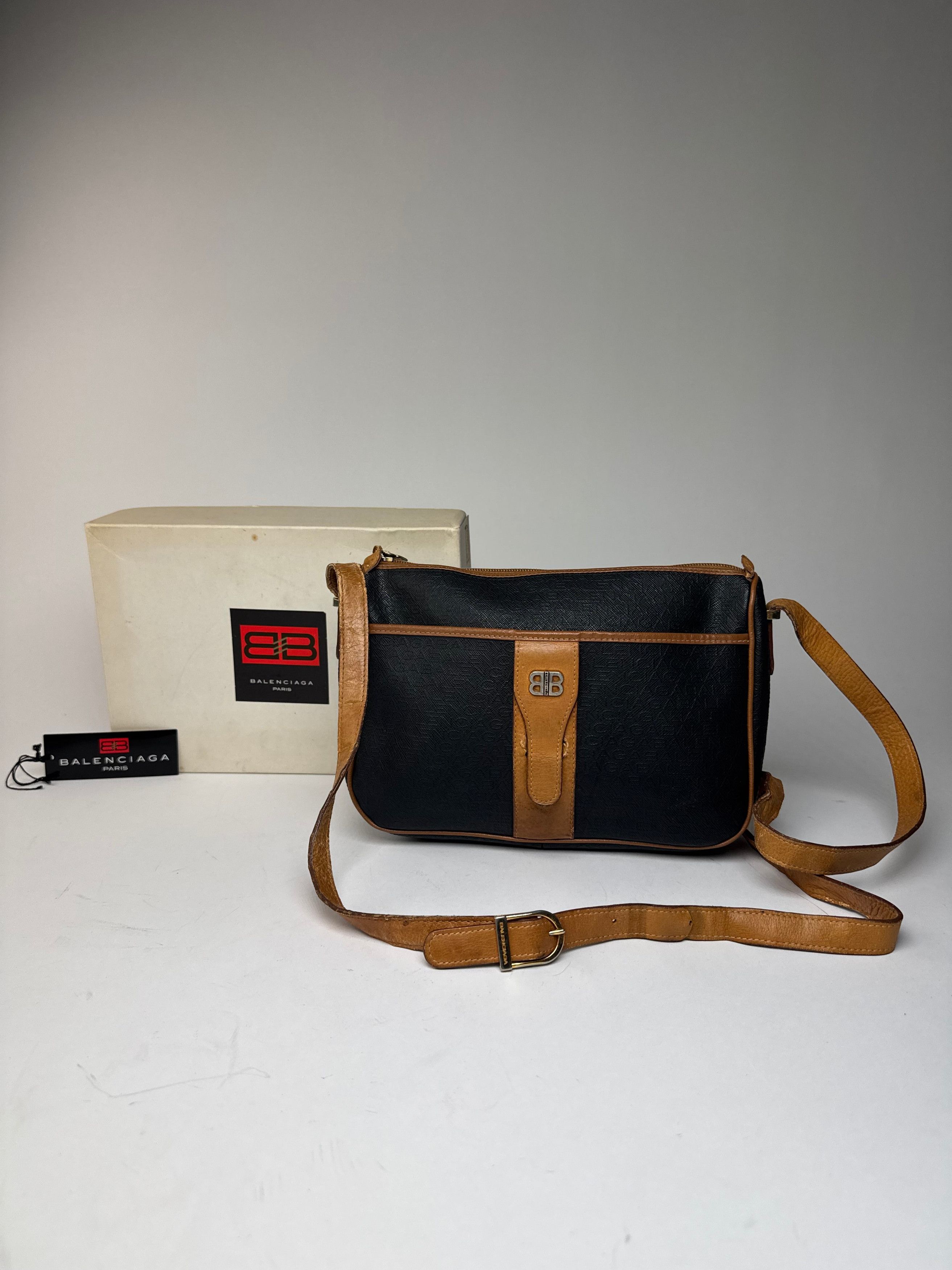 Balenciaga Vintage B Monogram Leather Shoulder Bag Black Brown Size ONE SIZE - 14 Thumbnail
