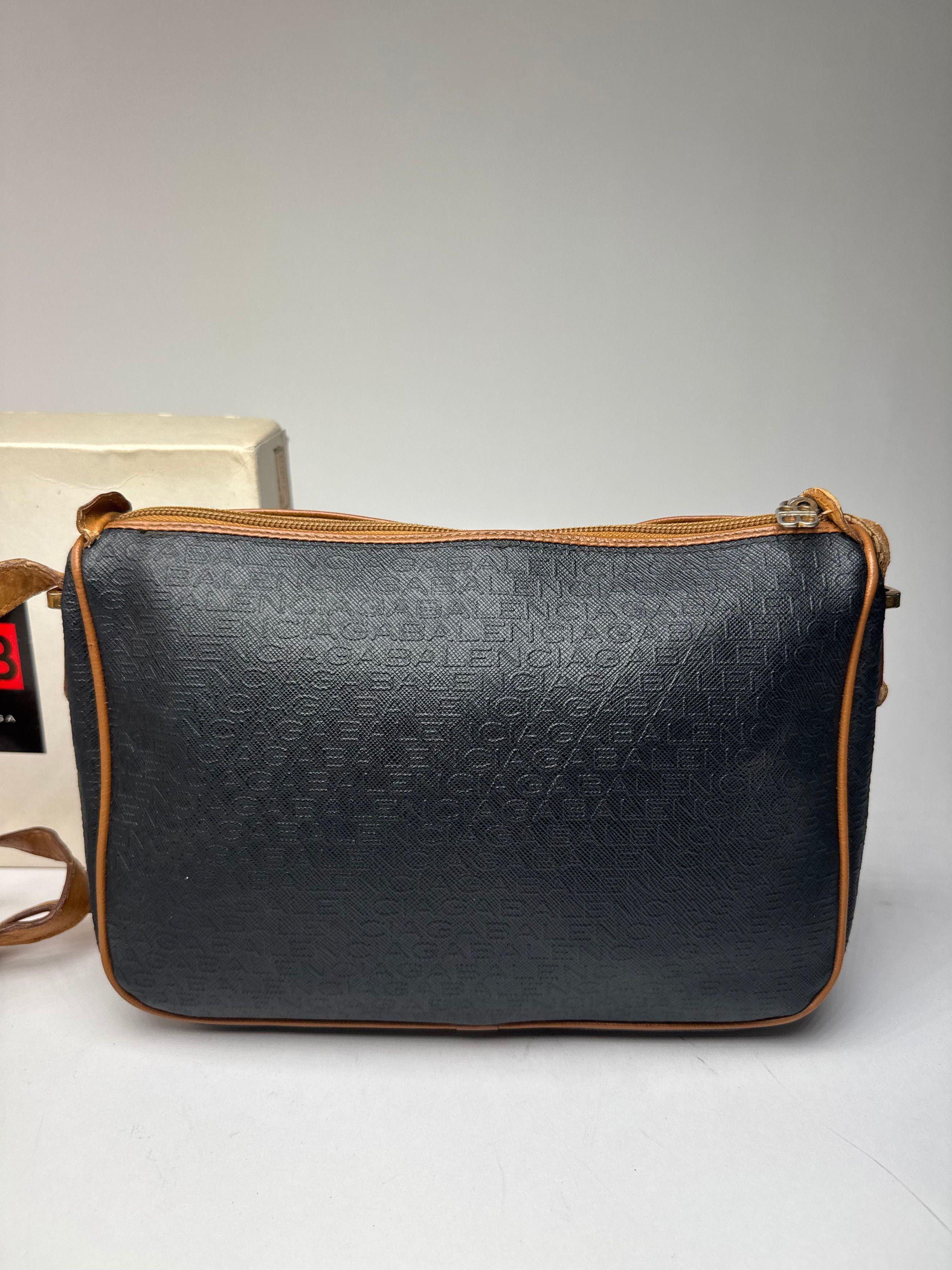 Balenciaga Vintage B Monogram Leather Shoulder Bag Black Brown Size ONE SIZE - 15 Thumbnail