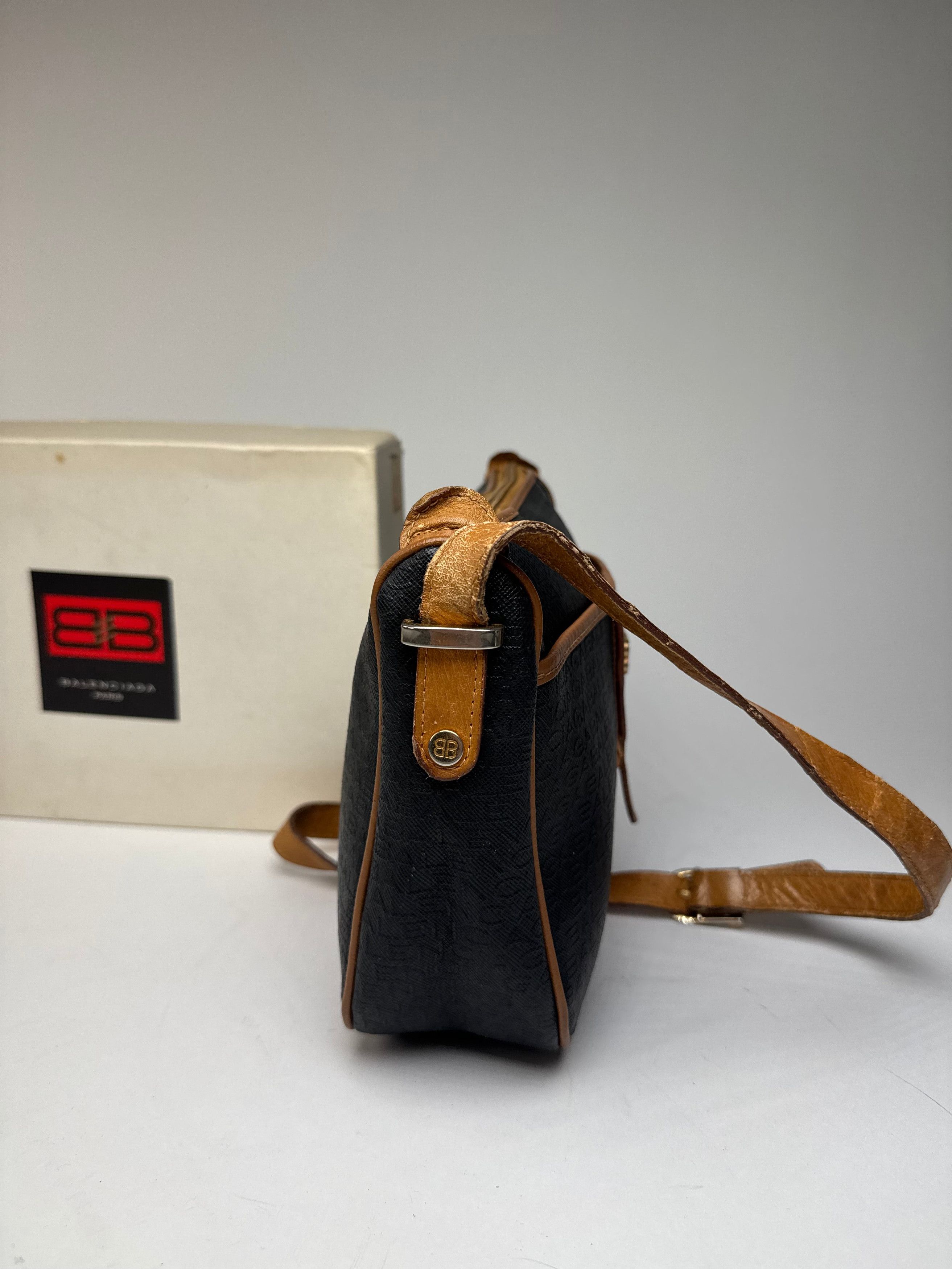 Balenciaga Vintage B Monogram Leather Shoulder Bag Black Brown Size ONE SIZE - 8 Thumbnail
