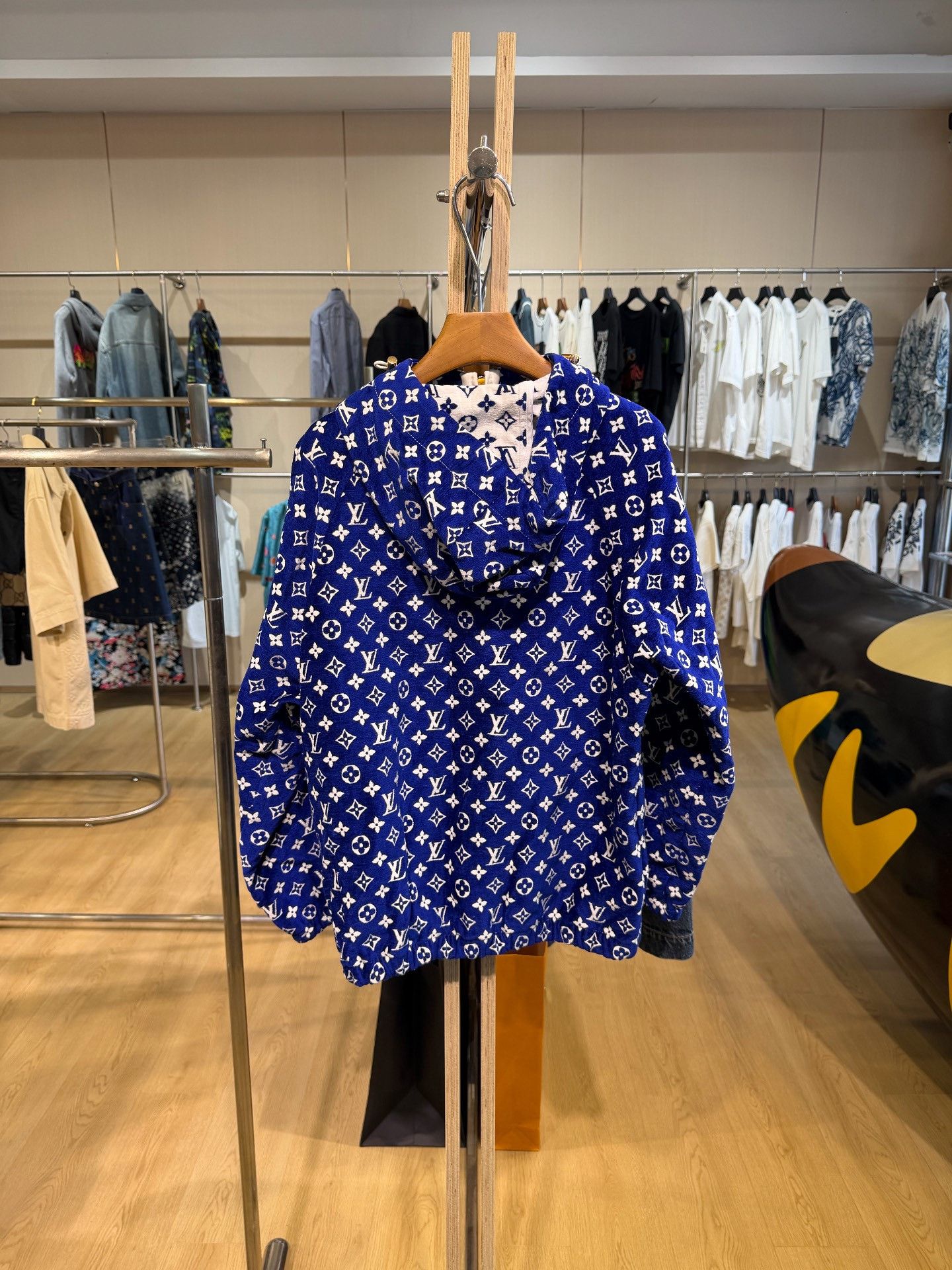 Louis Vuitton Louis Vuitton Blue Velvet Logo Print Hooded Jacket Size XS / US 0-2 / IT 36-38 - 2 Thumbnail