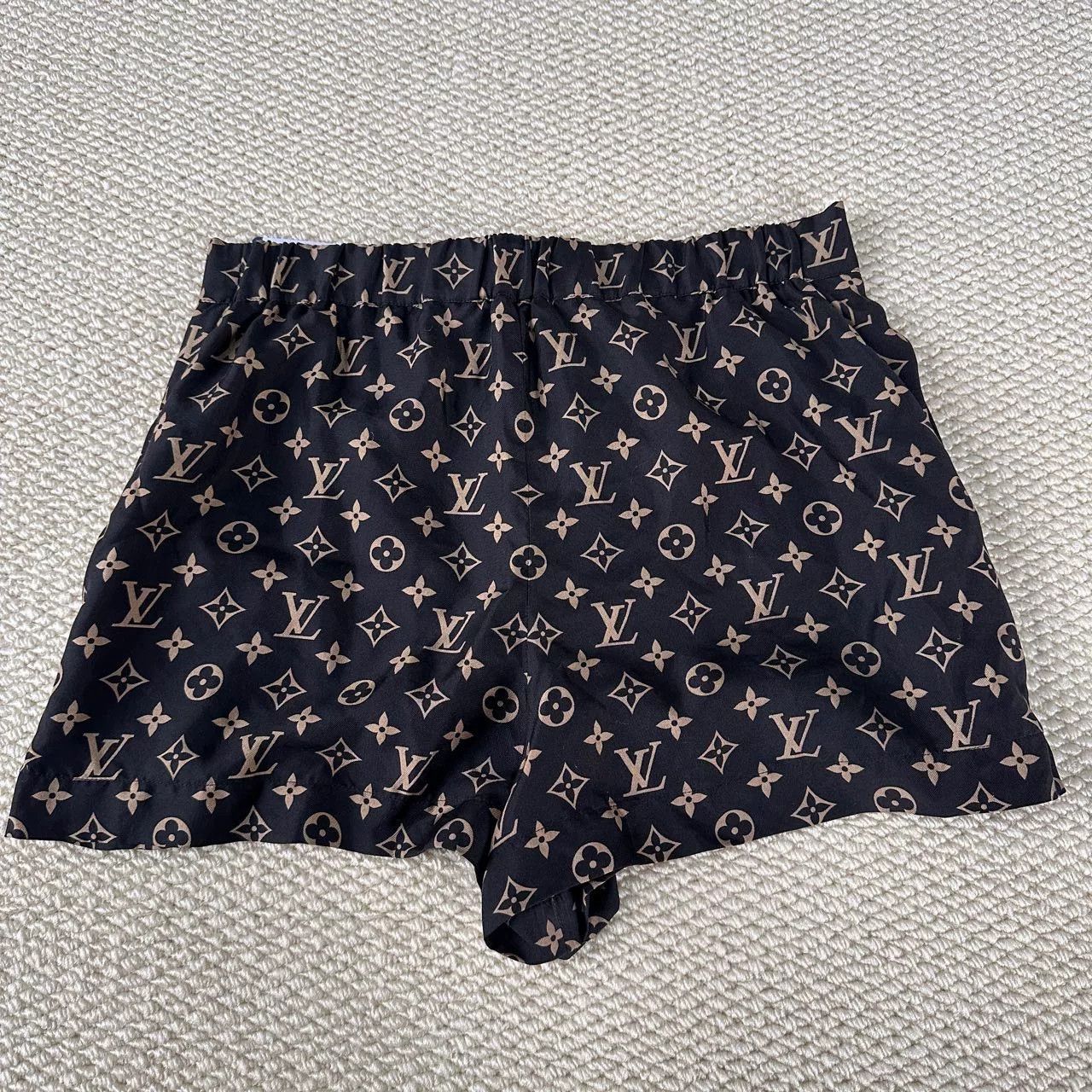 Louis Vuitton Louis Vuitton Monogram Silk Shorts Size 38" / US 16 / IT 52 - 2 Thumbnail
