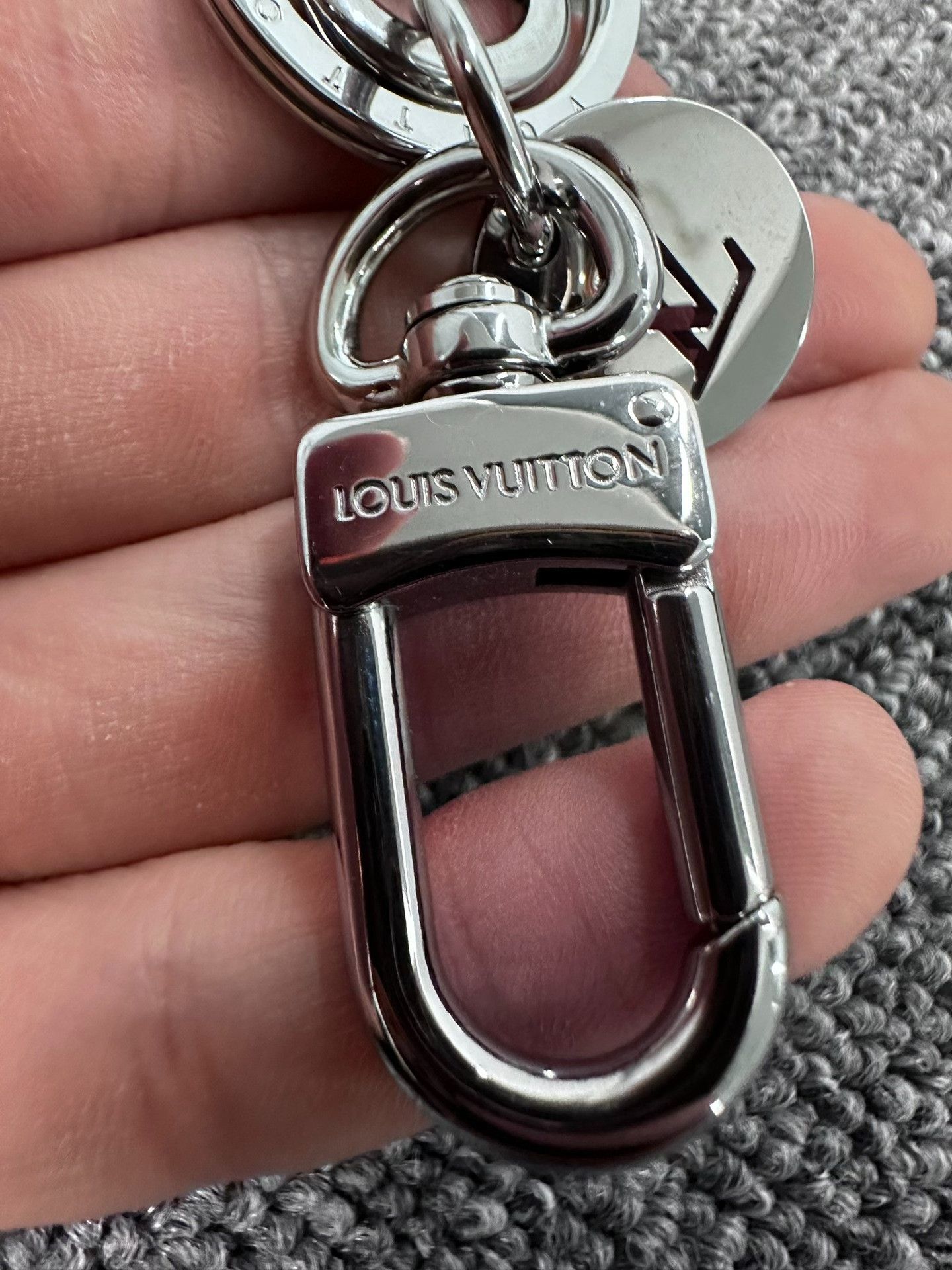 Louis Vuitton Louis Vuitton LV Keychain Size ONE SIZE - 2 Thumbnail