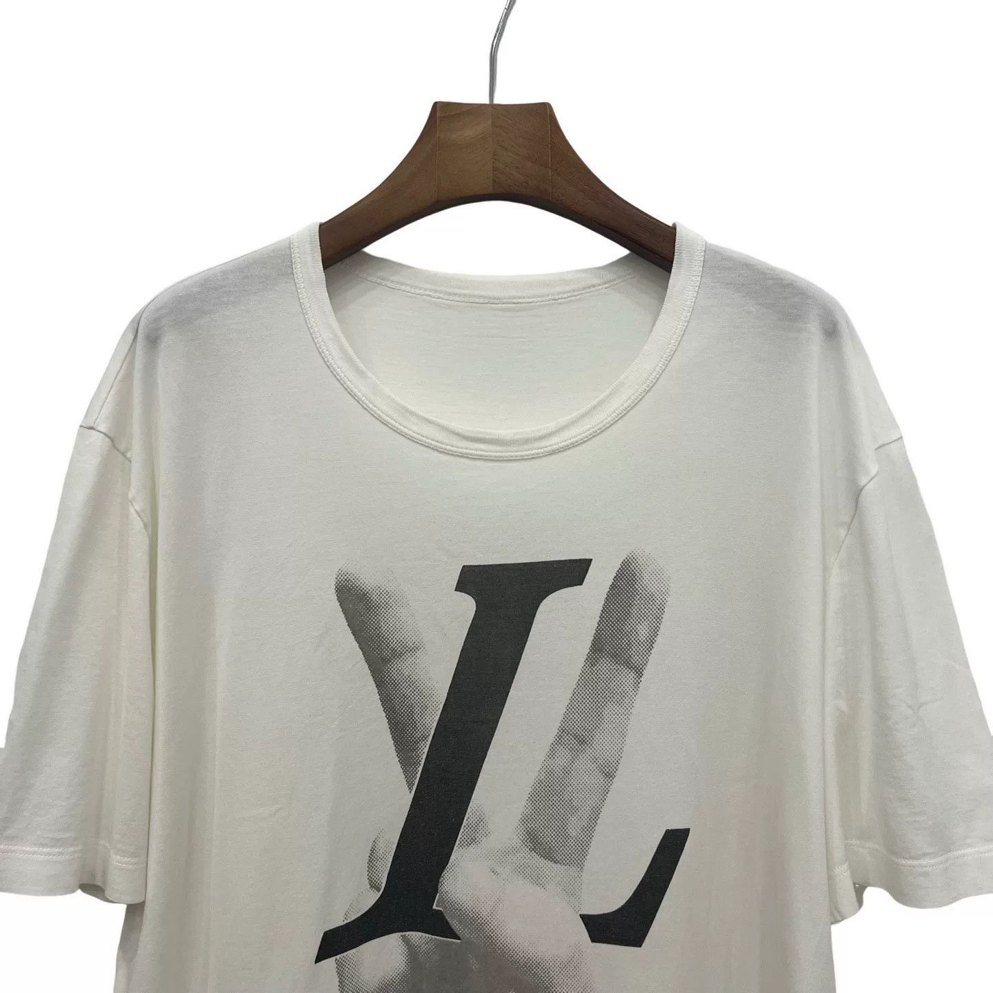 Louis Vuitton Louis Vuitton LV V Sign Short-Sleeve Size US XL / EU 56 / 4 - 3 Thumbnail