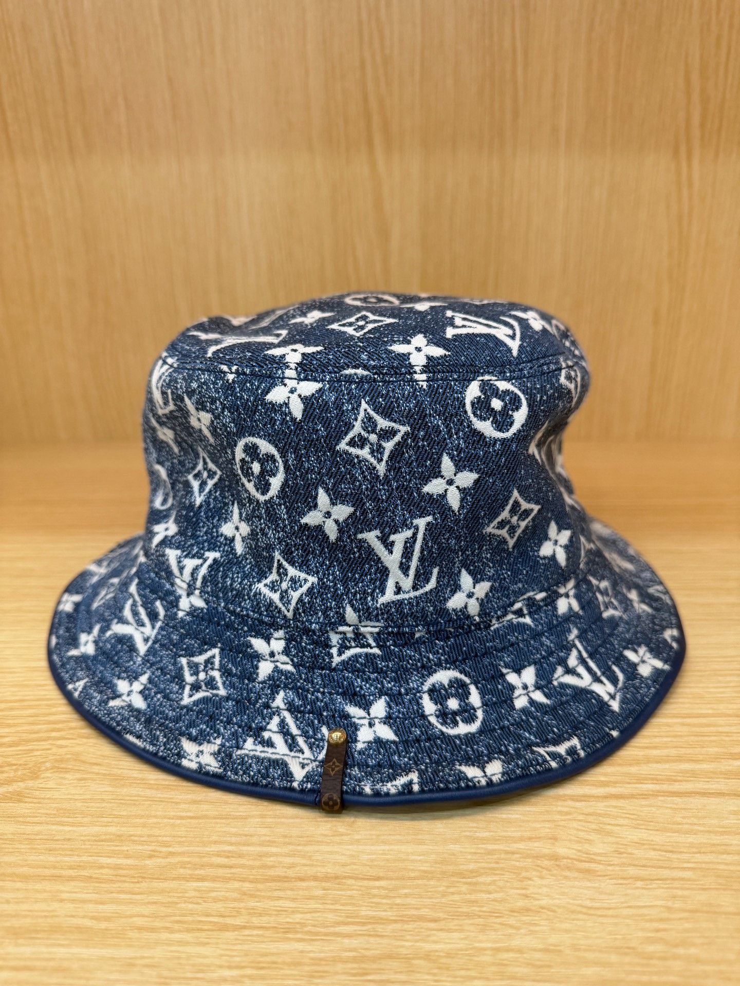 Louis Vuitton Louis Vuitton Gradient Denim Bucket Hat Size ONE SIZE - 3 Thumbnail