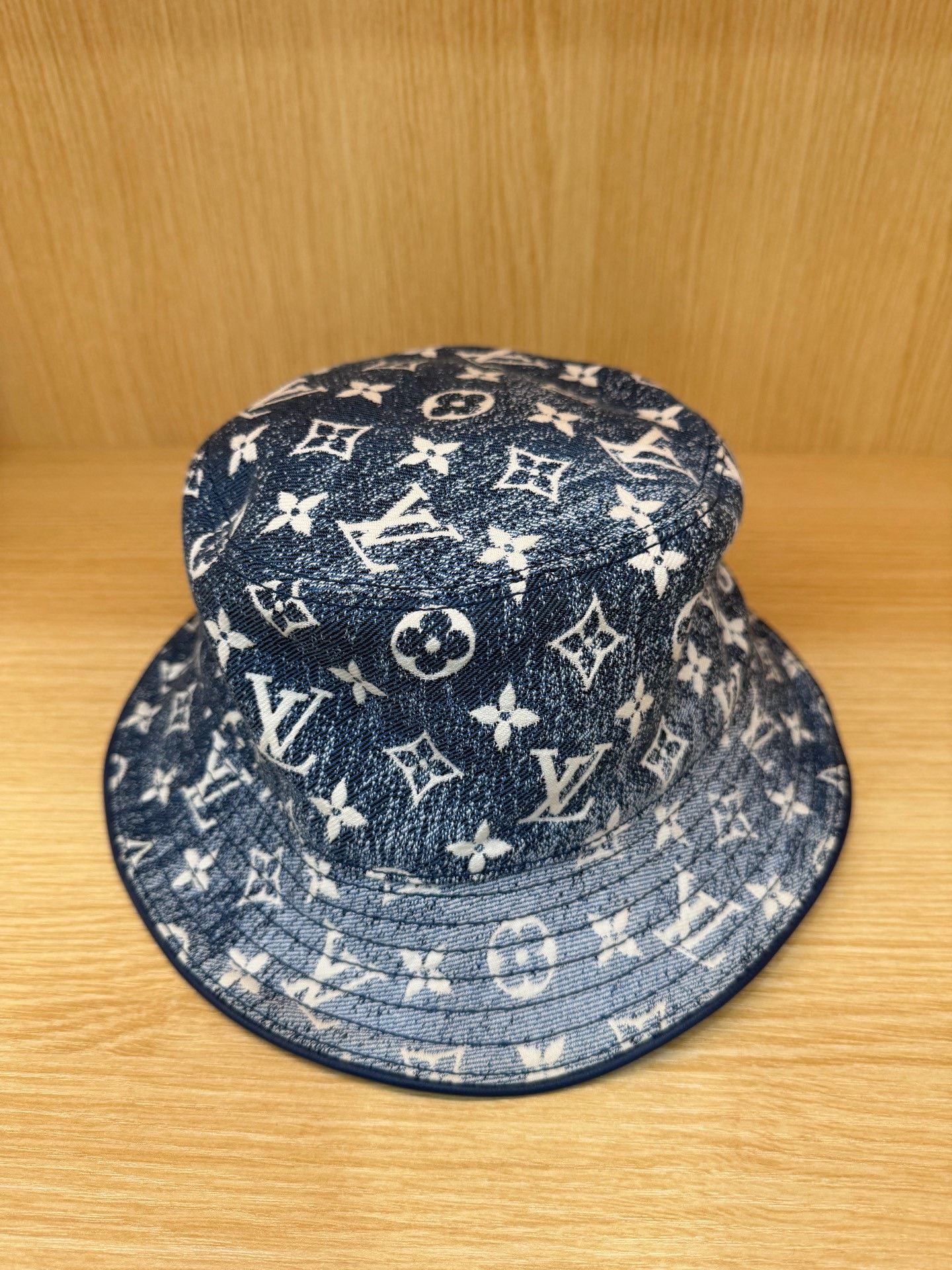Louis Vuitton Louis Vuitton Gradient Denim Bucket Hat Size ONE SIZE - 2 Thumbnail