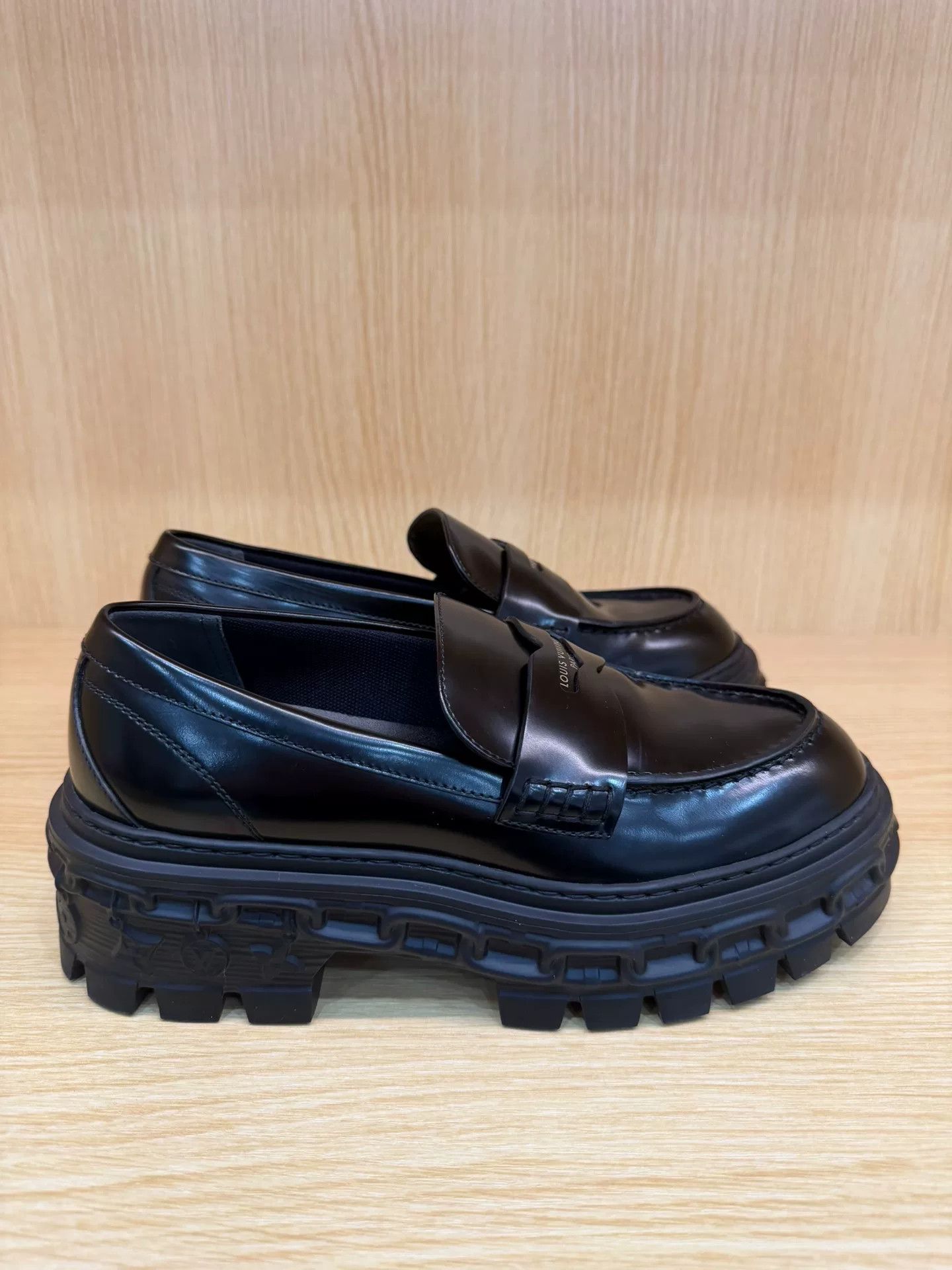 Louis Vuitton LV Record Embossed Loafers Size US 5 / IT 35 - 3 Thumbnail