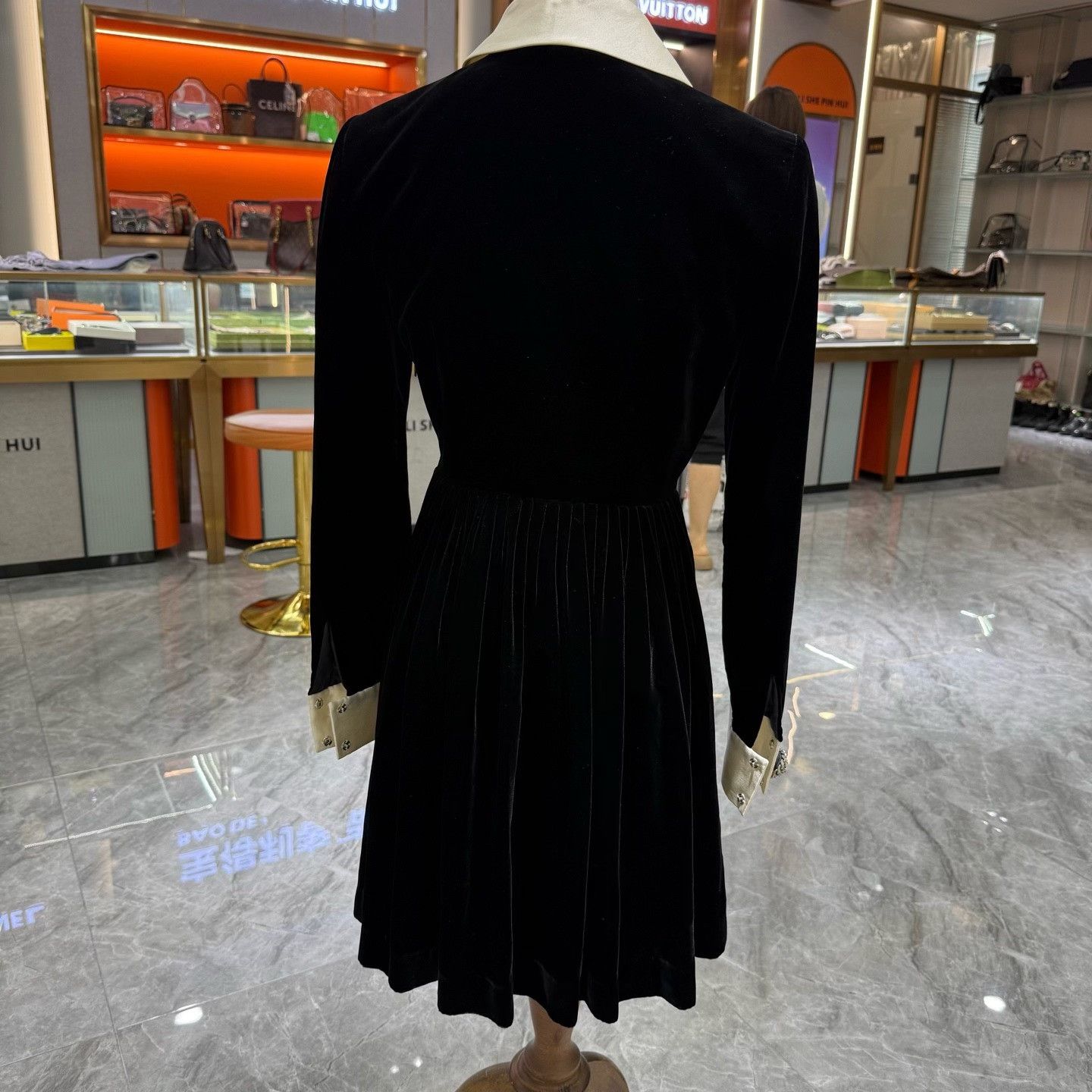 Saint Laurent Paris Saint Laurent Black Velvet Collared Dress Size XS / US 0-2 / IT 36-38 - 2 Thumbnail