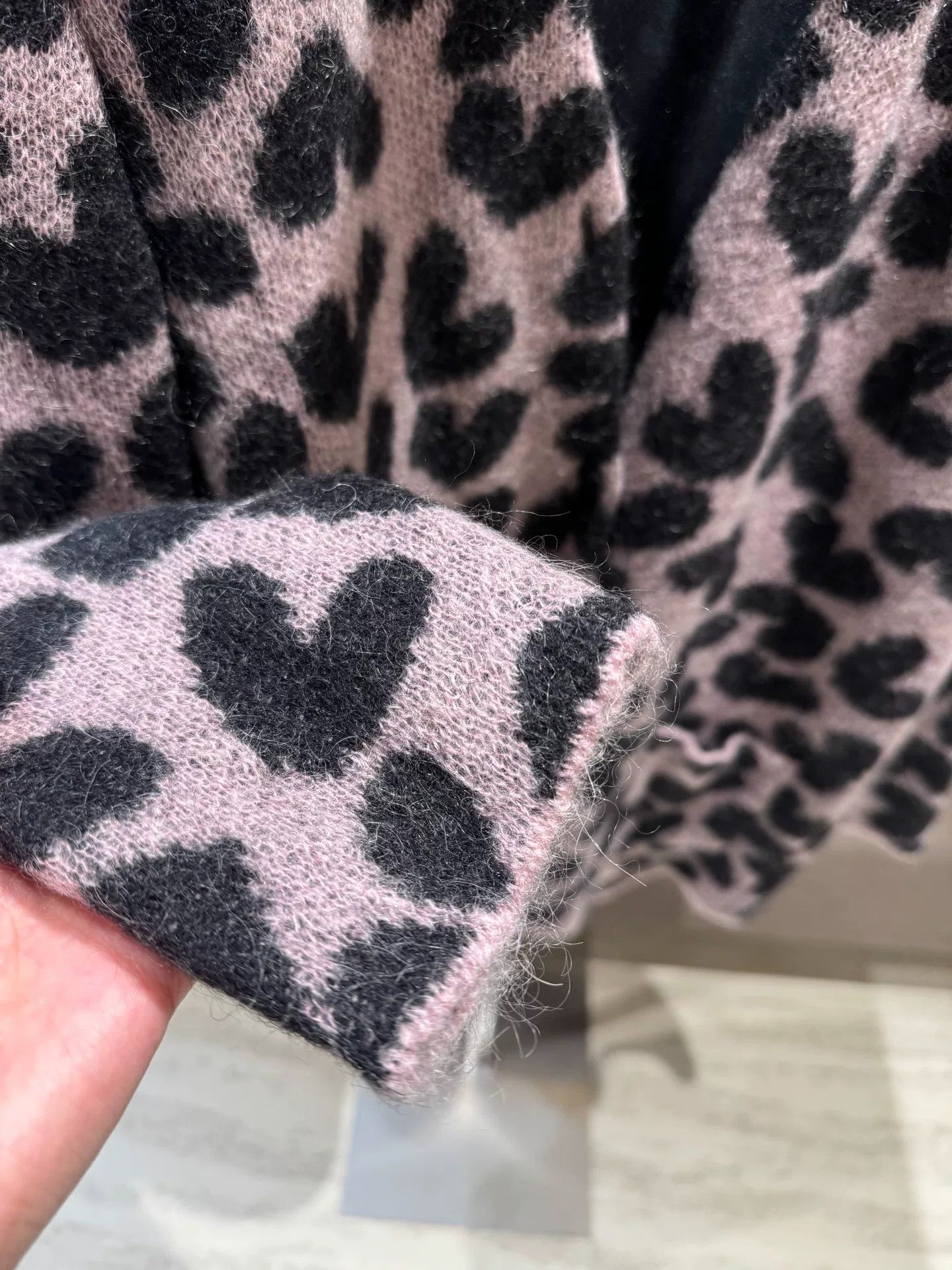 Saint Laurent Paris Saint Laurent Heart-Patterned Cardigan Size XL / US 12-14 / IT 48-50 - 4 Thumbnail