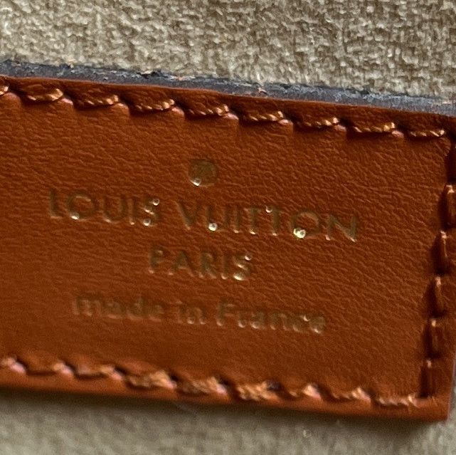 Louis Vuitton On My Side Tote Size ONE SIZE - 7 Thumbnail