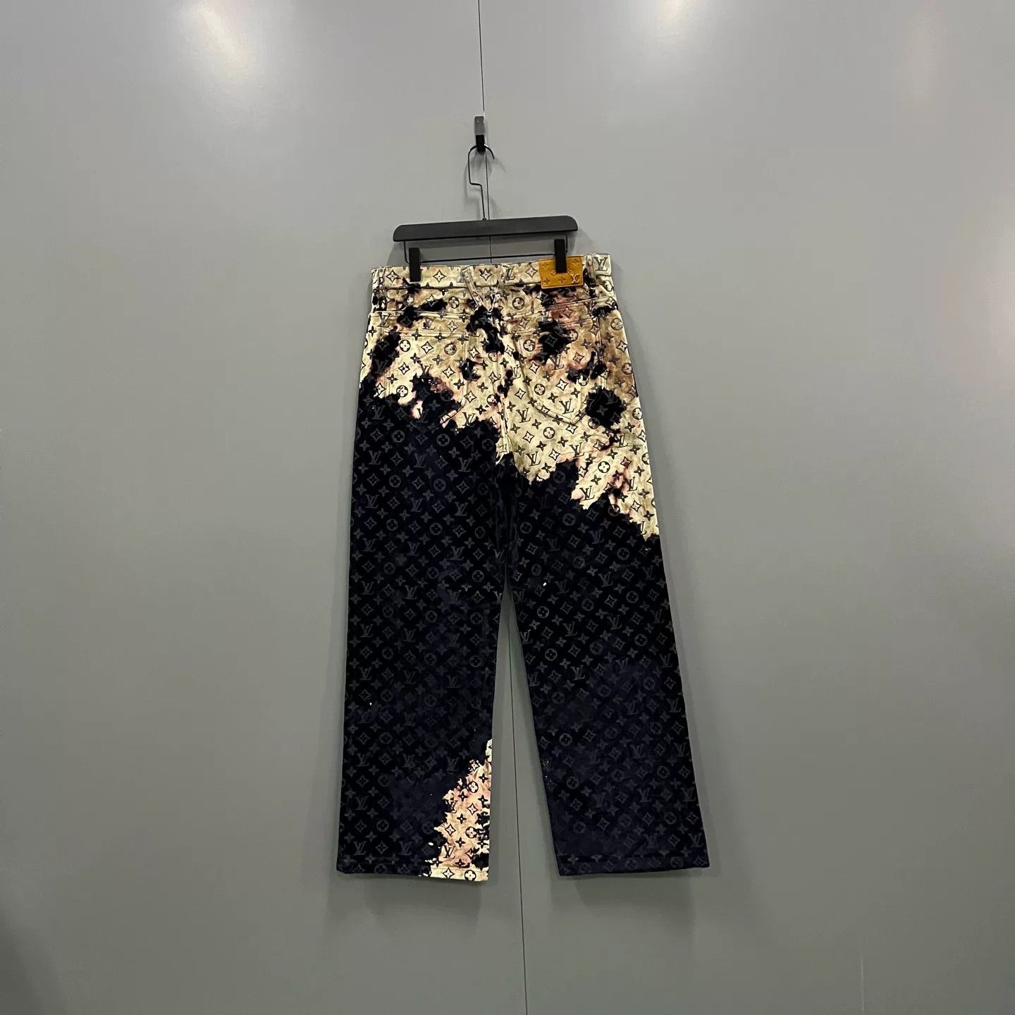 Louis Vuitton Louis Vuitton Faded Fire Cloud Denim Pants Size US 34 / EU 50 - 2 Thumbnail