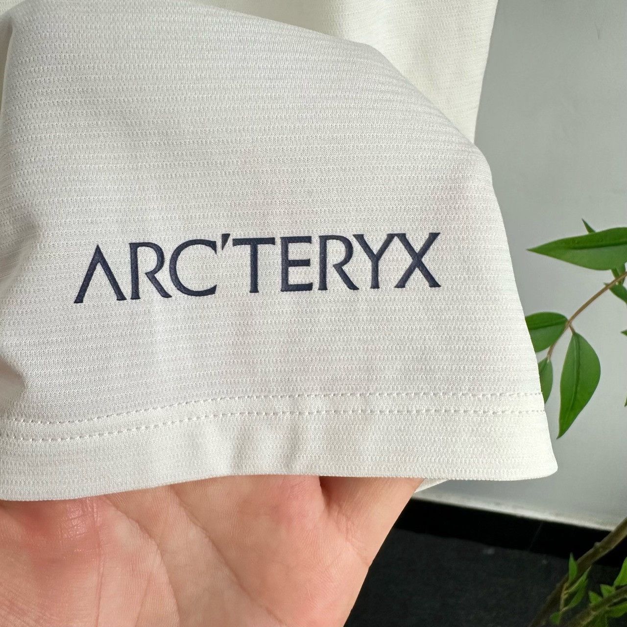 Arc'teryx Arcteryx Women's TAEMA CROP Short Sleeve Size M / US 6-8 / IT 42-44 - 5 Thumbnail