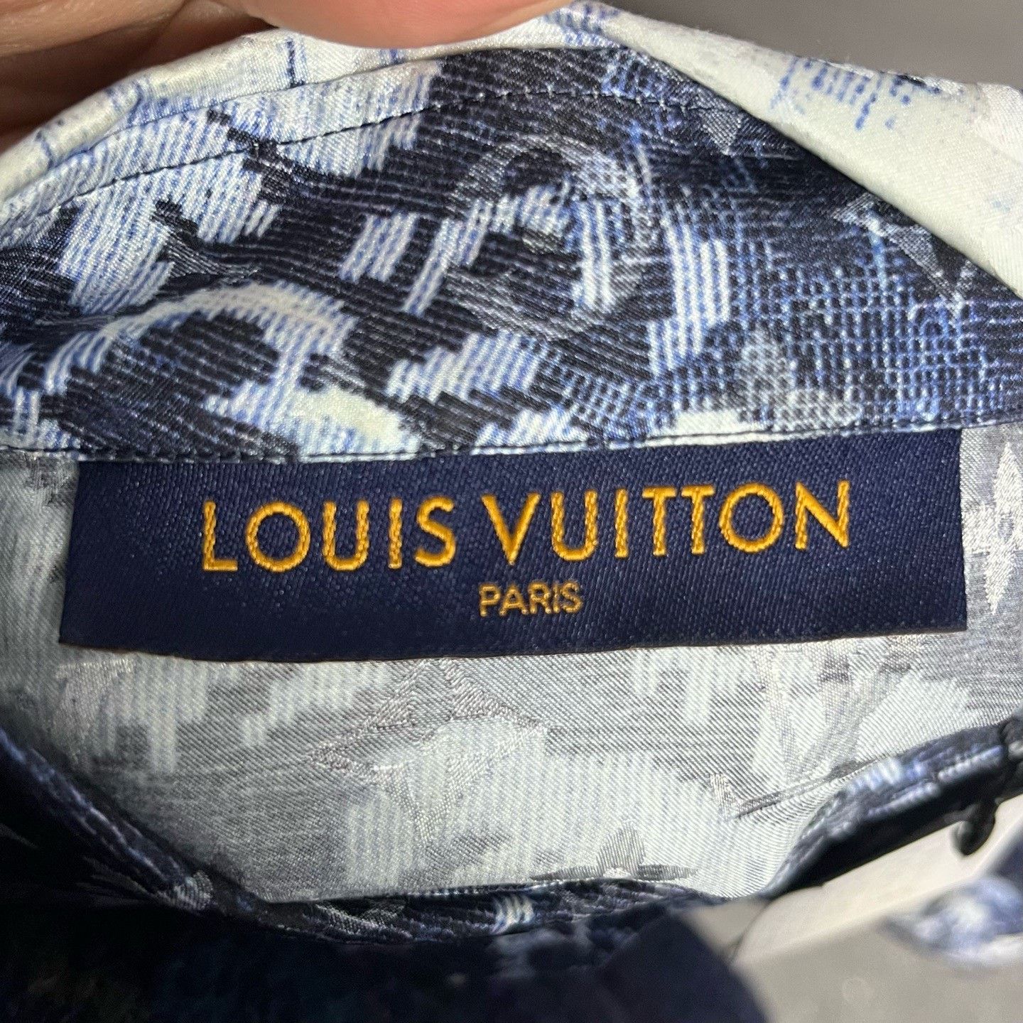 Louis Vuitton Louis Vuitton Blue Tapestry Silk Shirt Size US M / EU 48-50 / 2 - 3 Thumbnail