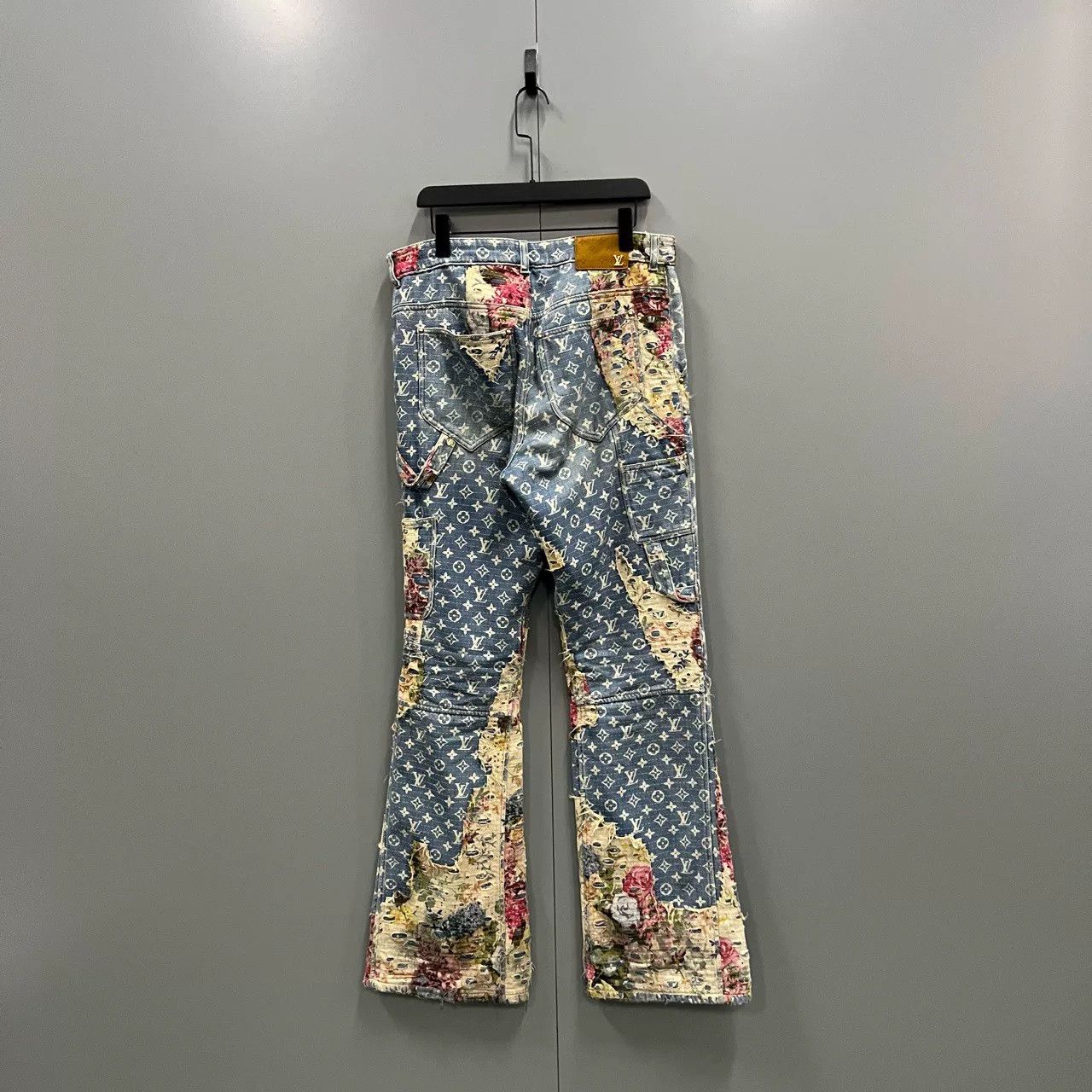 Louis Vuitton Louis Vuitton Distressed Floral Embroidered Jeans Size 32" / US 10 / IT 46 - 2 Thumbnail