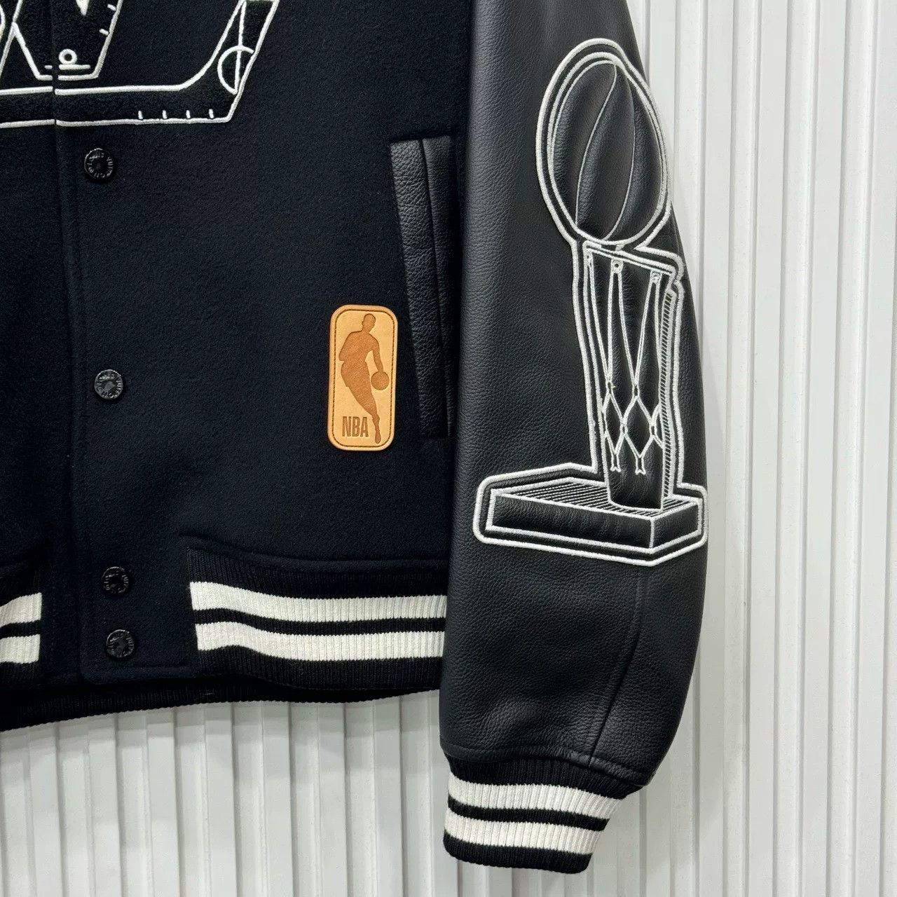 Louis Vuitton Louis Vuitton NBA Flocked Logo Baseball Jacket Size US L / EU 52-54 / 3 - 3 Thumbnail