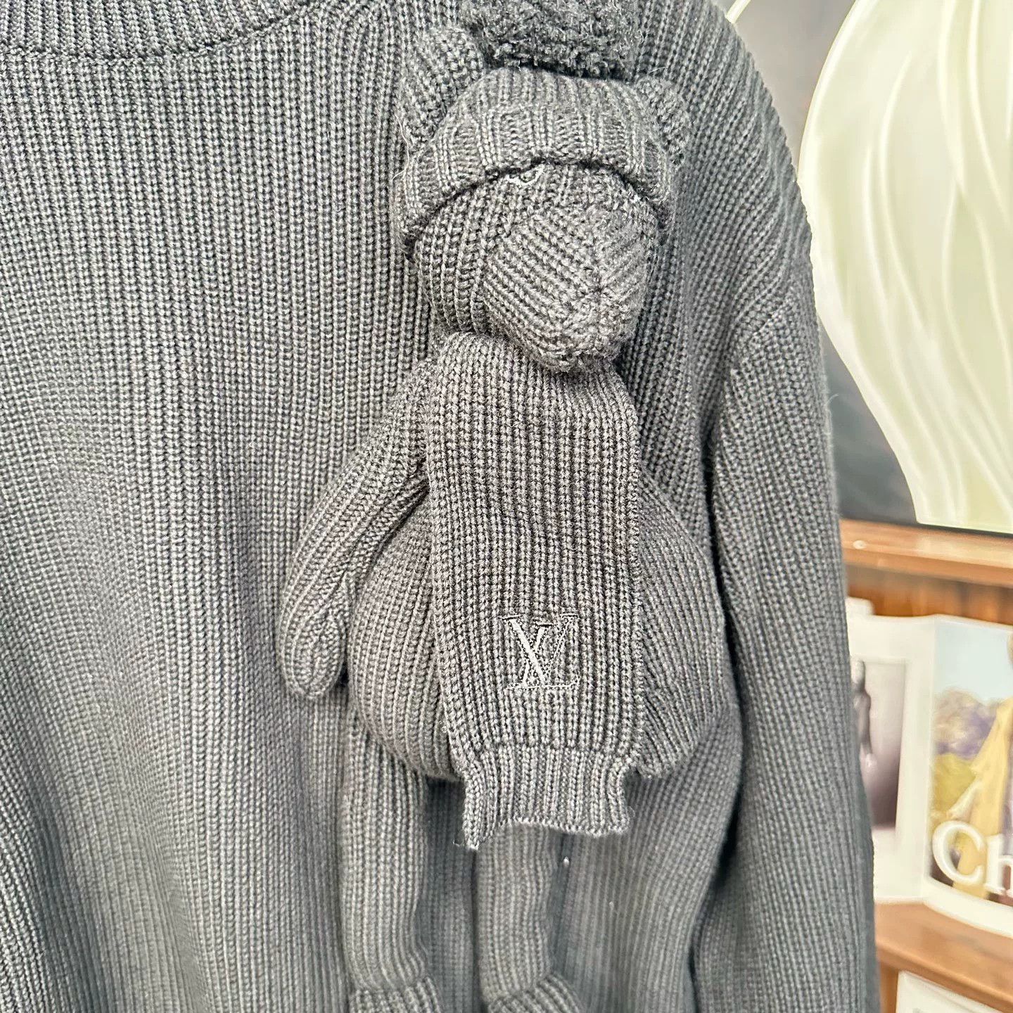 Louis Vuitton Louis Vuitton Teddy Bear Sweater M Size M / US 6-8 / IT 42-44 - 3 Thumbnail