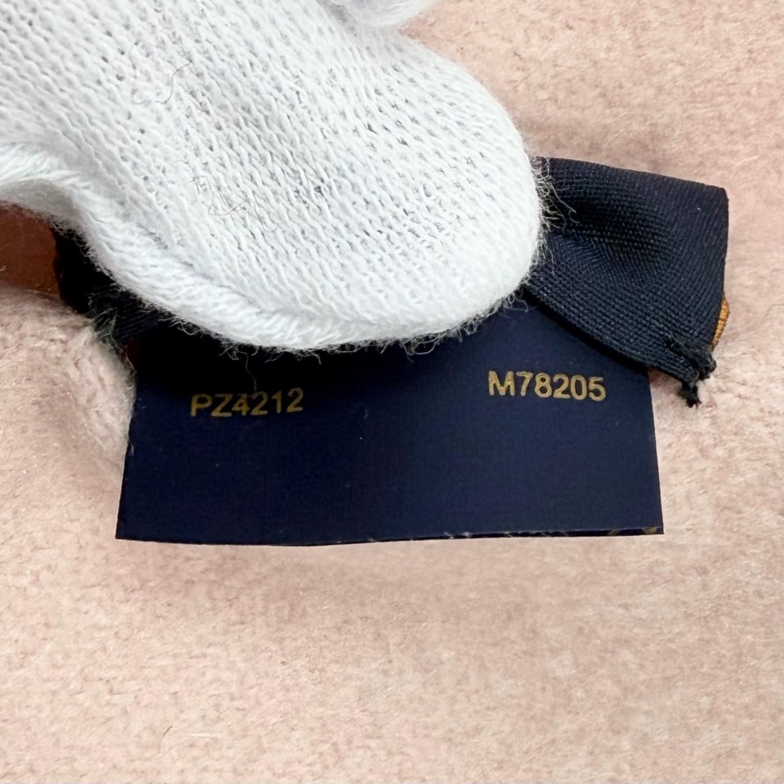 Louis Vuitton Louis Vuitton Louis Vuitton LV Stellar Scarf Textile Scarf M78205 DUTY FREE for USA Size ONE SIZE - 8 Thumbnail