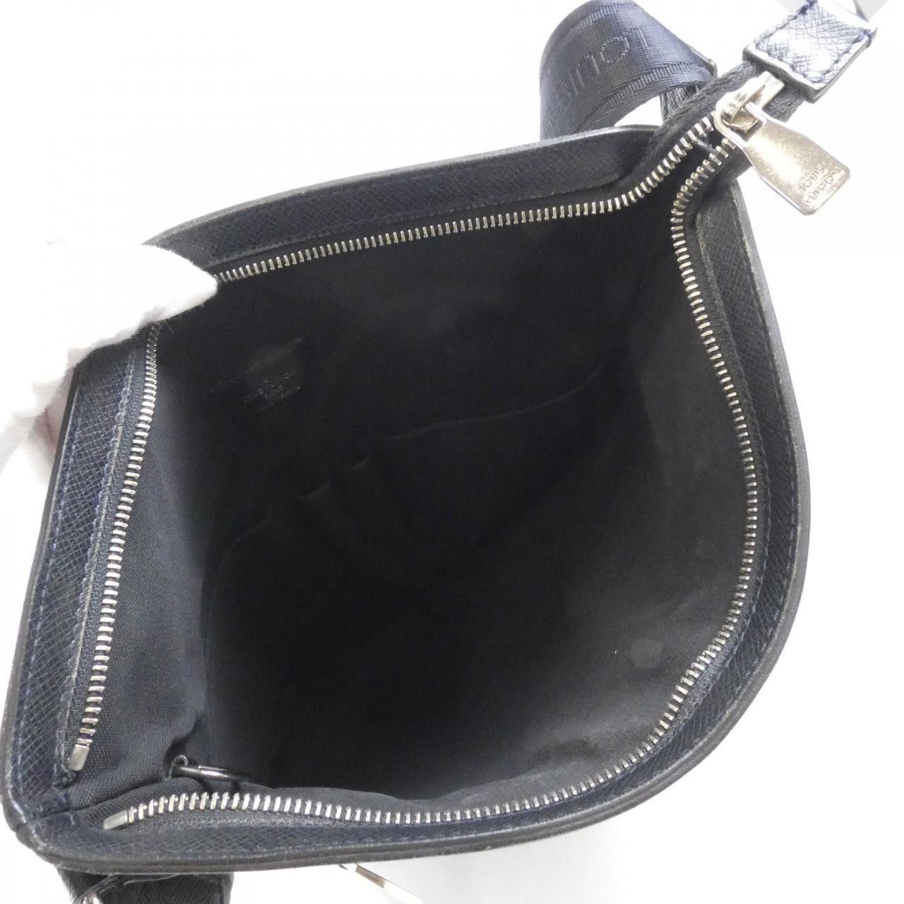 Louis Vuitton Louis Vuitton Louis Vuitton Taiga Shoulder Bag Leather Shoulder Bag M32629 DUTY FREE for USA Size ONE SIZE - 7 Thumbnail