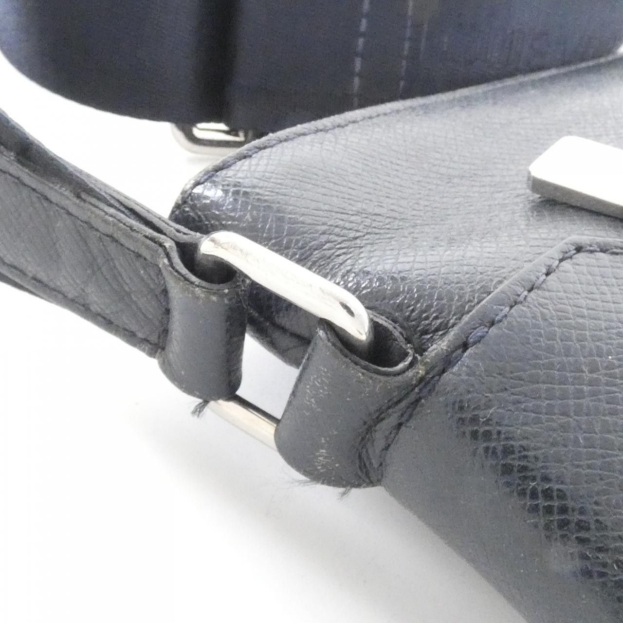 Louis Vuitton Louis Vuitton Louis Vuitton Taiga Shoulder Bag Leather Shoulder Bag M32629 DUTY FREE for USA Size ONE SIZE - 6 Thumbnail