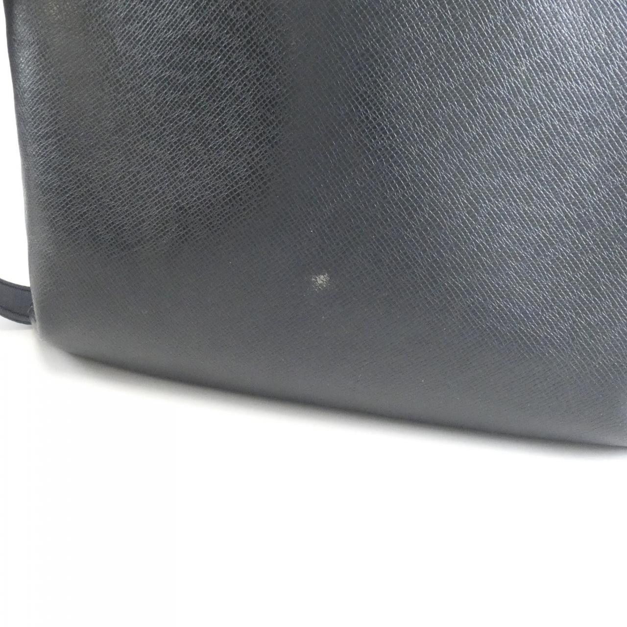 Louis Vuitton Louis Vuitton Louis Vuitton Taiga Shoulder Bag Leather Shoulder Bag M32629 DUTY FREE for USA Size ONE SIZE - 4 Thumbnail