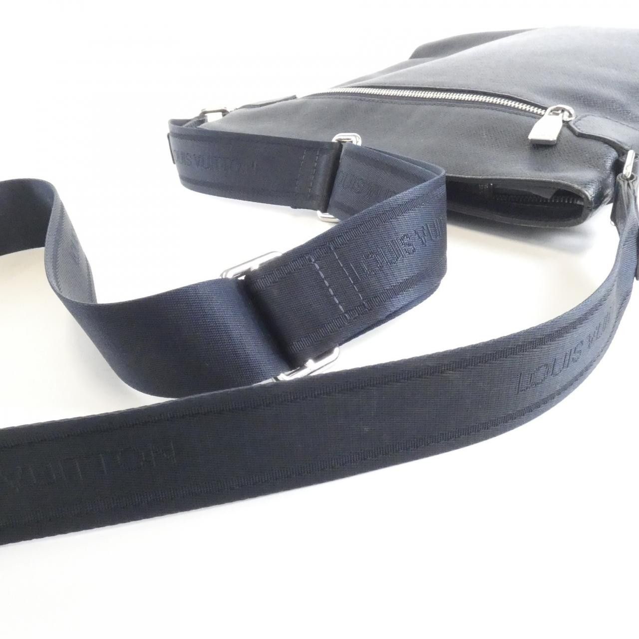 Louis Vuitton Louis Vuitton Louis Vuitton Taiga Shoulder Bag Leather Shoulder Bag M32629 DUTY FREE for USA Size ONE SIZE - 5 Thumbnail