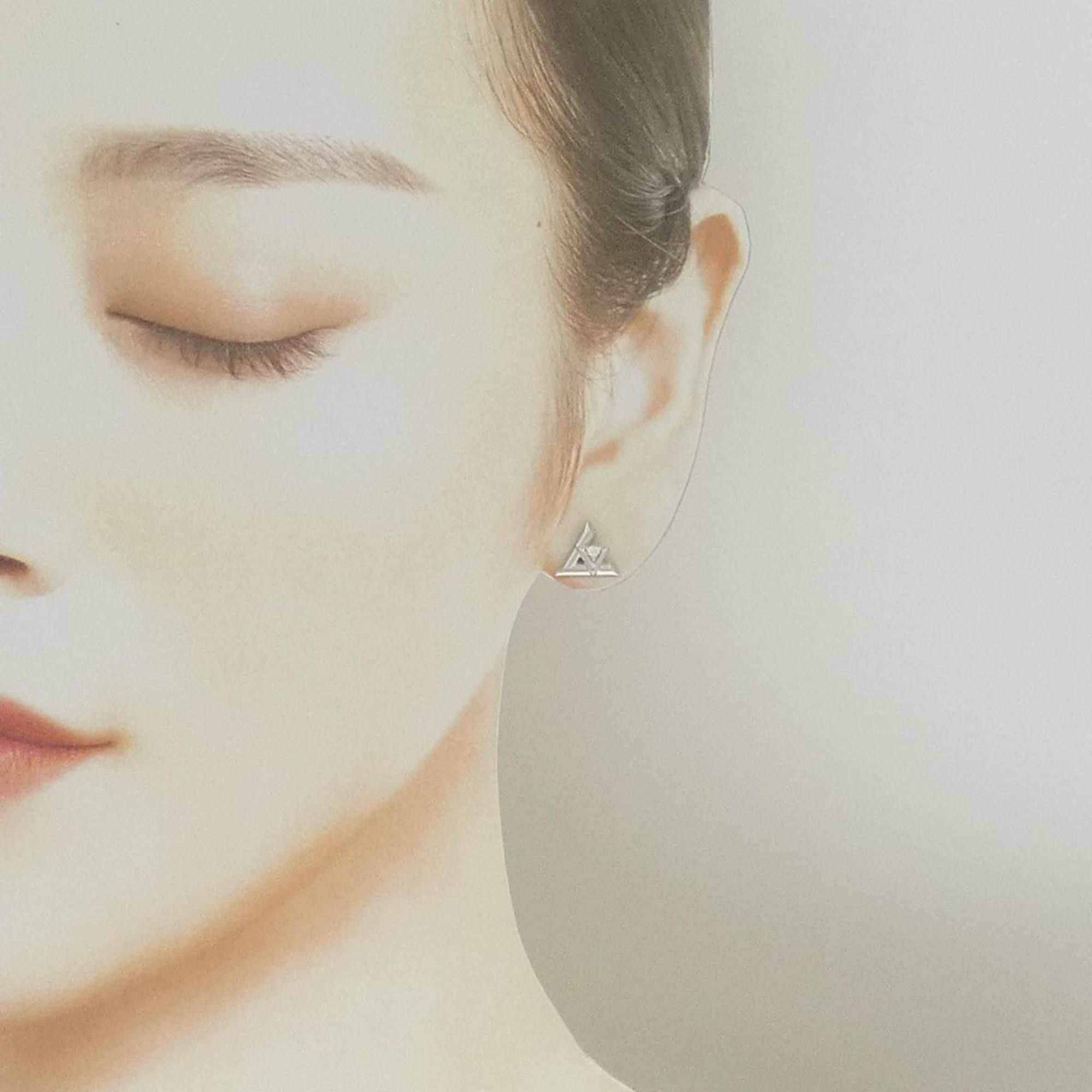 Louis Vuitton Louis Vuitton Puss LV Volt One Earring (Single Earring) Size ONE SIZE - 4 Thumbnail
