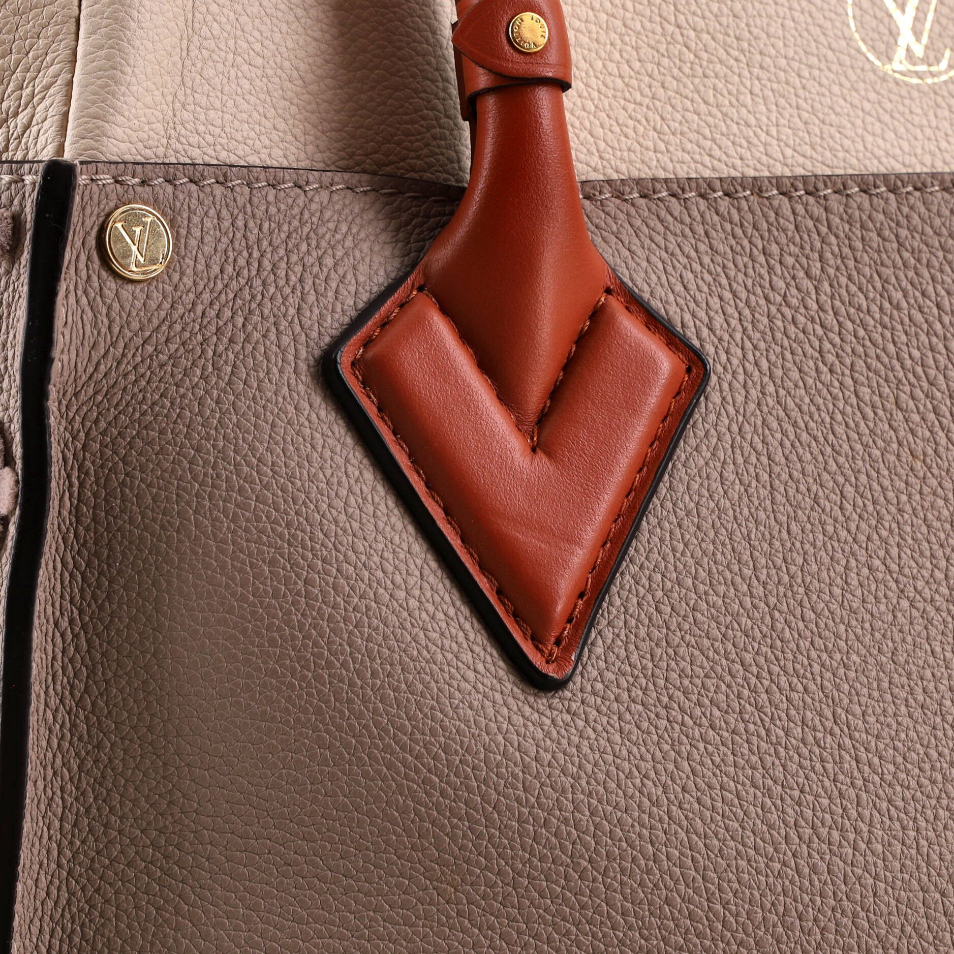 Louis Vuitton On My Side Tote Size ONE SIZE - 8 Thumbnail