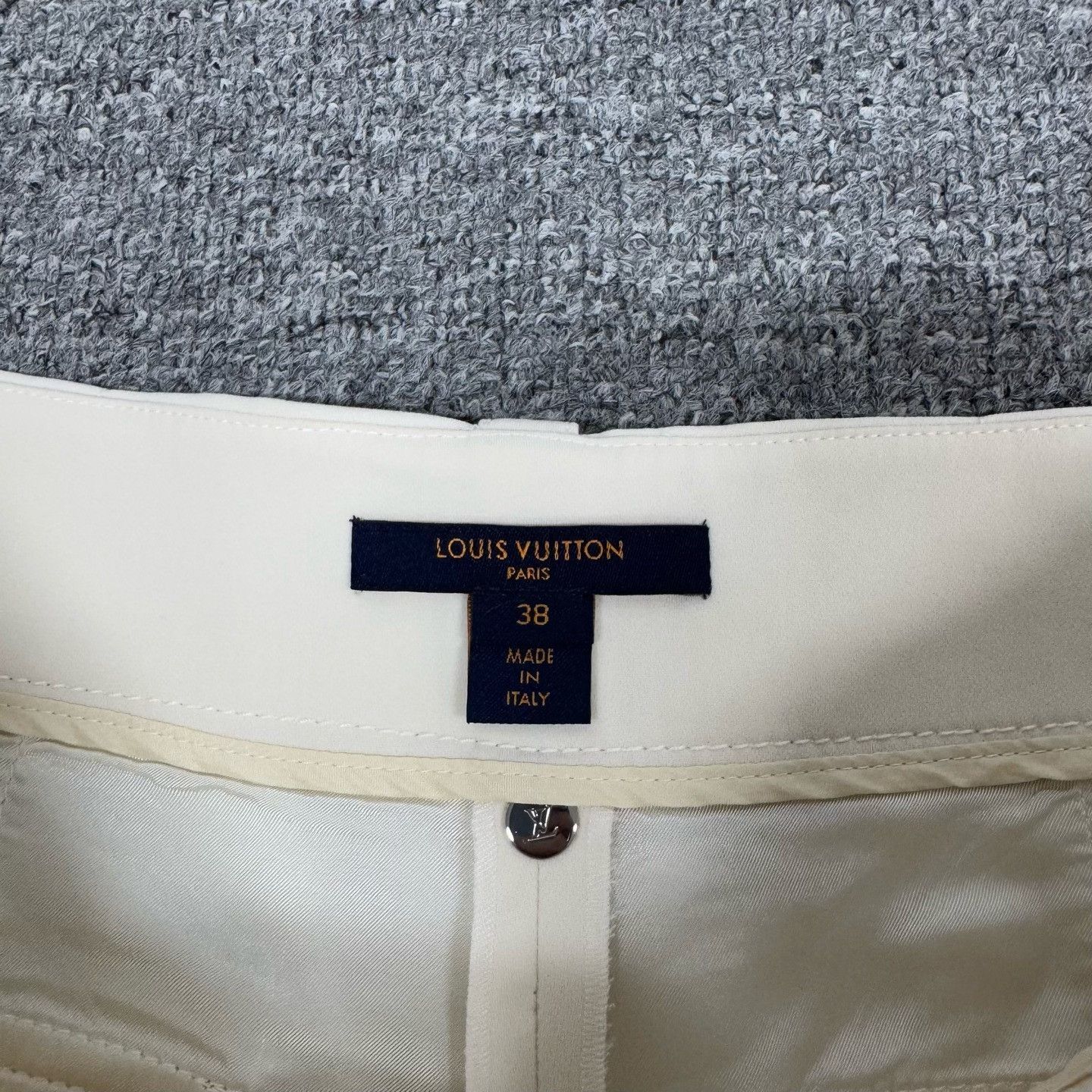 Louis Vuitton Louis Vuitton Beige Silver Buckle Suit Shorts Size US 27 - 4 Thumbnail