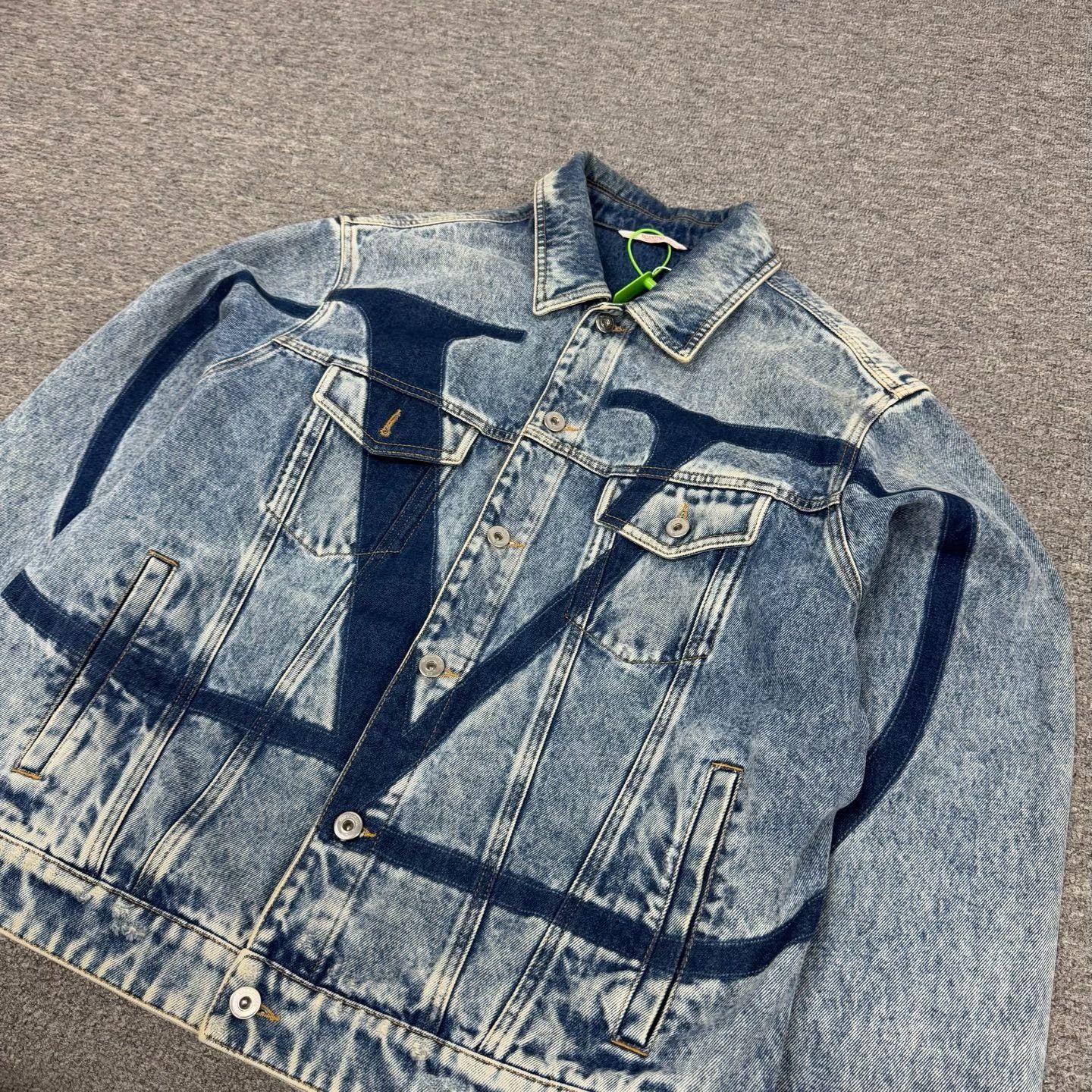 Valentino Valentino Big Logo Print Denim Jacket Size US M / EU 48-50 / 2 - 3 Thumbnail