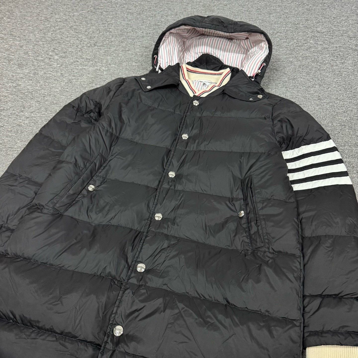 Thom Browne Thom Browne TB Classic 4-Stripe Hooded Down Jacket Size US M / EU 48-50 / 2 - 4 Thumbnail