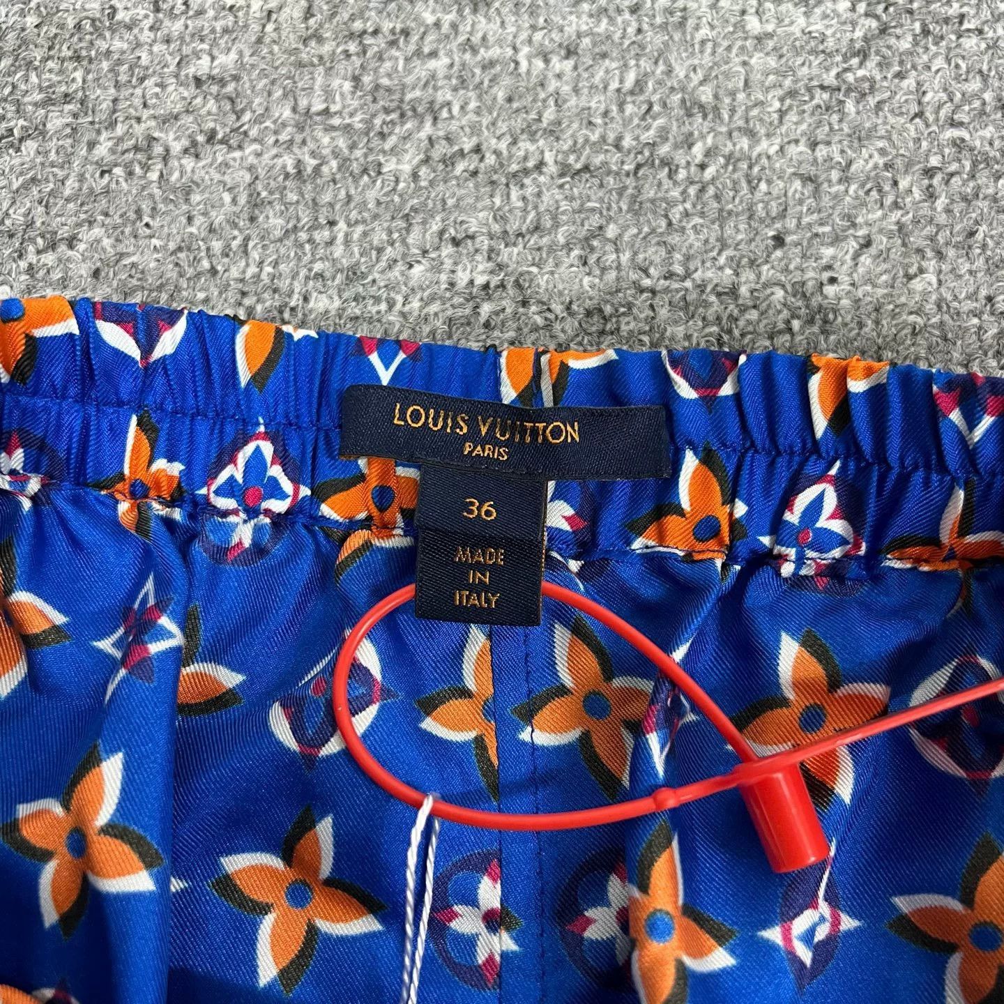 Louis Vuitton Louis Vuitton Monogram Silk Casual Shorts Size 36" / US 14 / IT 50 - 4 Thumbnail