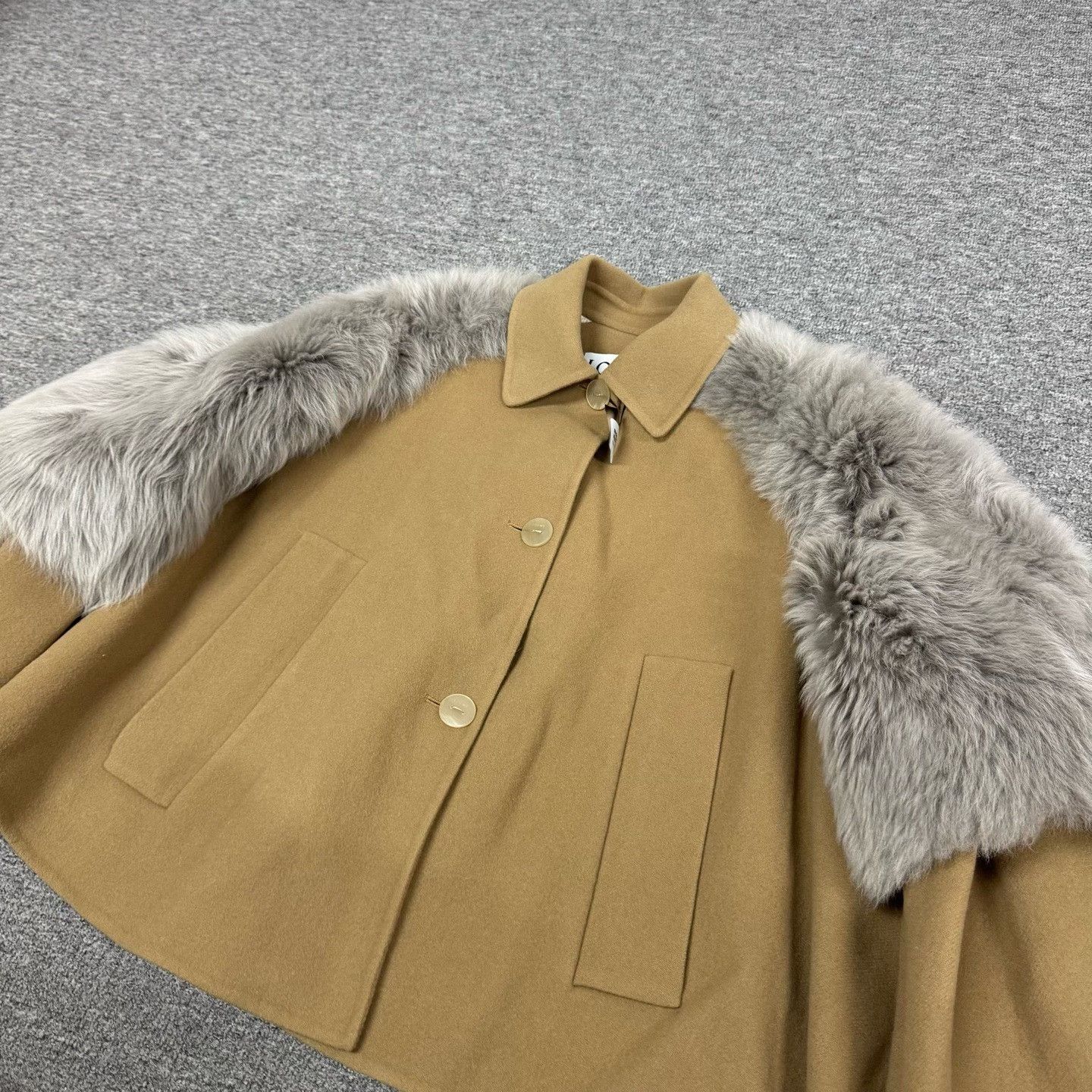 Loewe Loewe Fur-Trimmed Short Wool Coat Size XS / US 0-2 / IT 36-38 - 5 Thumbnail