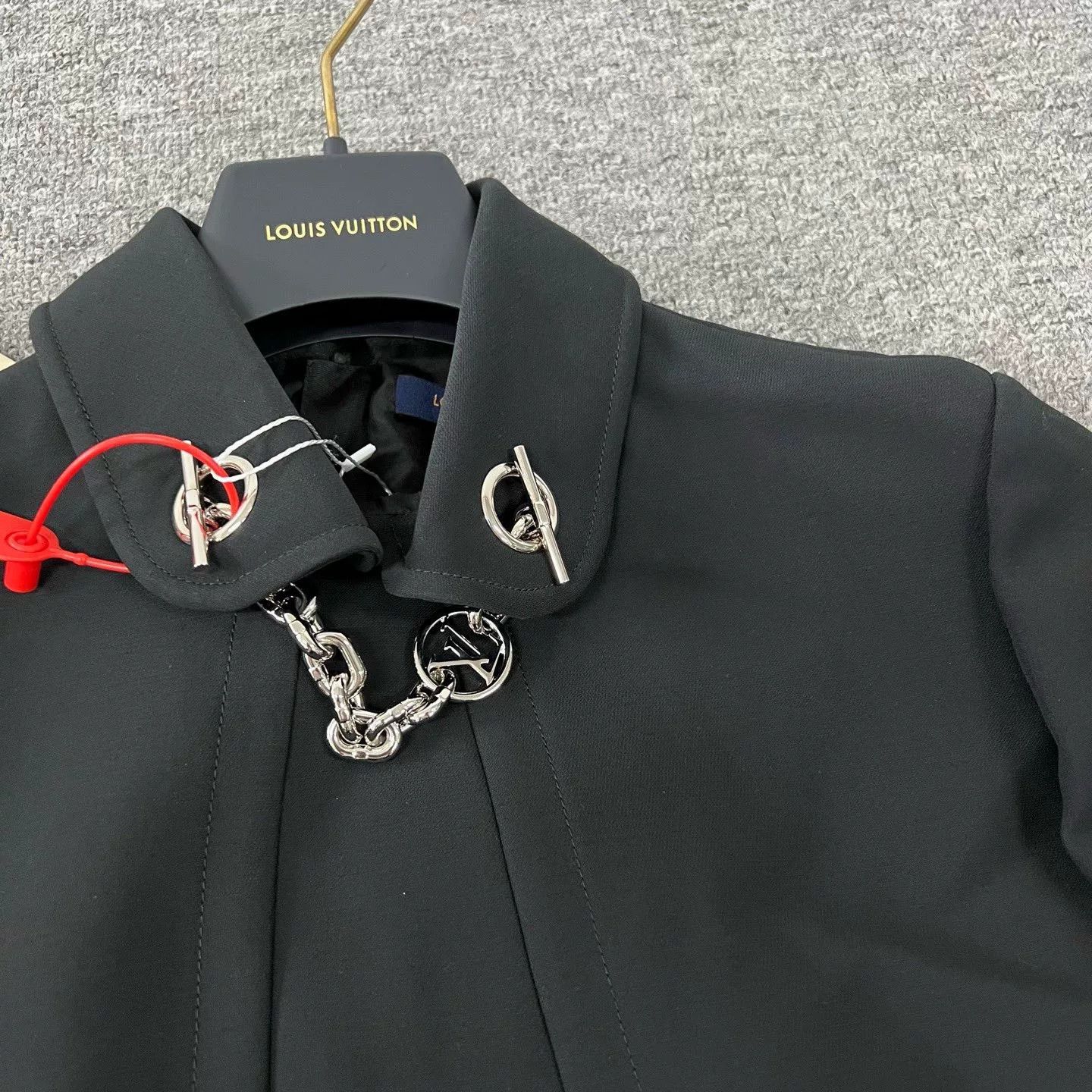Louis Vuitton Louis Vuitton 25 New Chain Logo Dress Size XS / US 0-2 / IT 36-38 - 6 Thumbnail