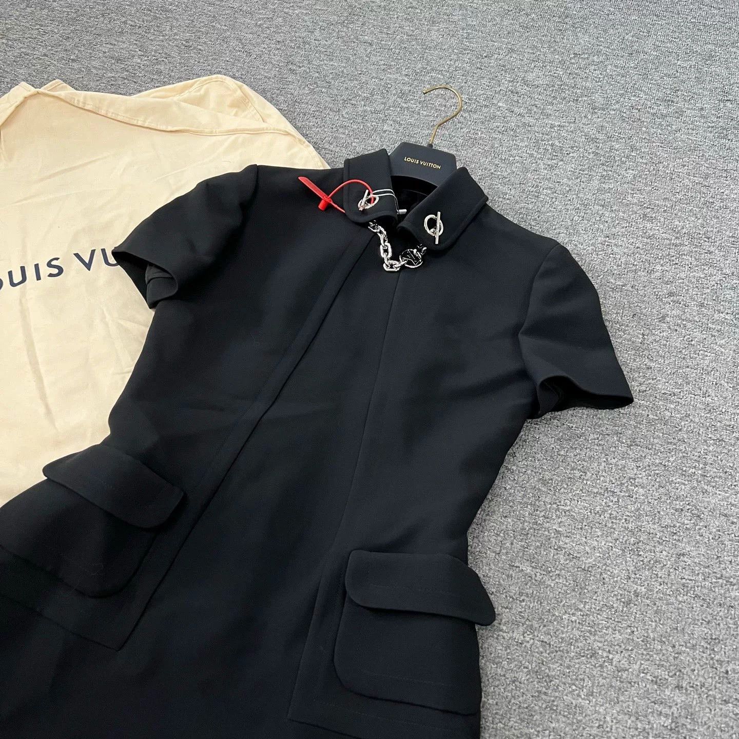 Louis Vuitton Louis Vuitton 25 New Chain Logo Dress Size XS / US 0-2 / IT 36-38 - 5 Thumbnail